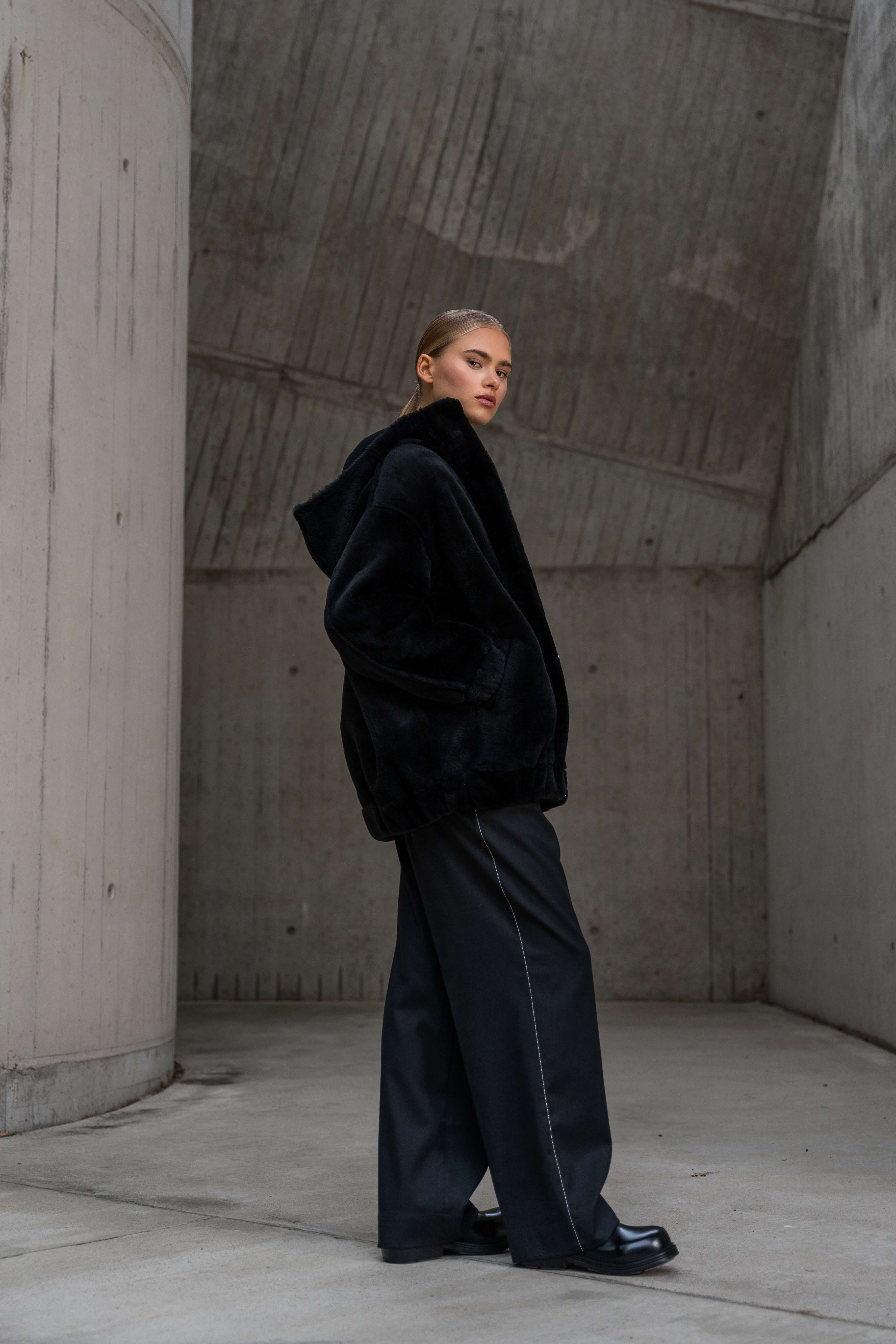 Jacke Shirley in Schwarz by VIVAL.STUDIO