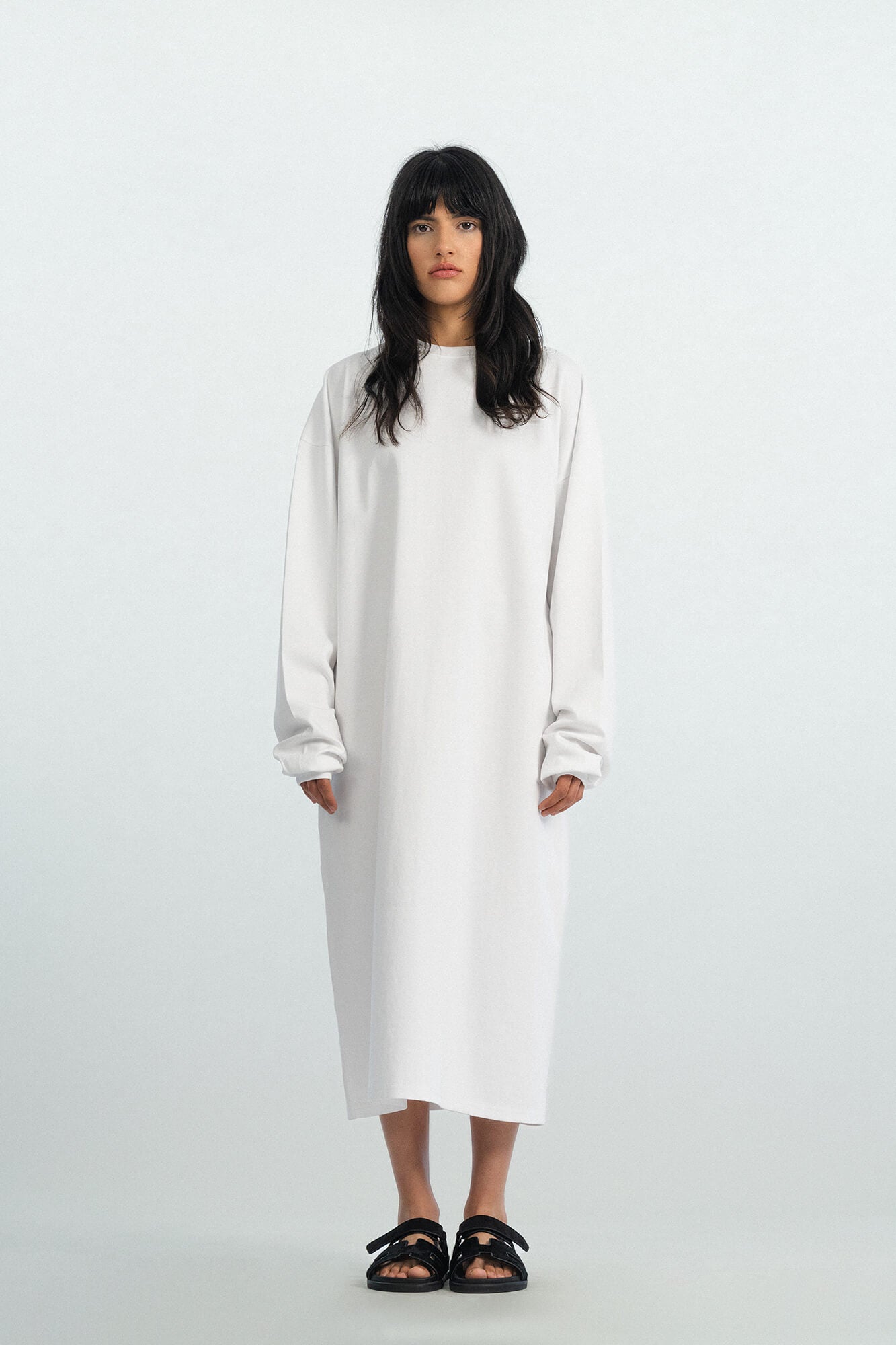 Langarmkleid Sue in Weiß von vorne by VIVAL.STUDIO