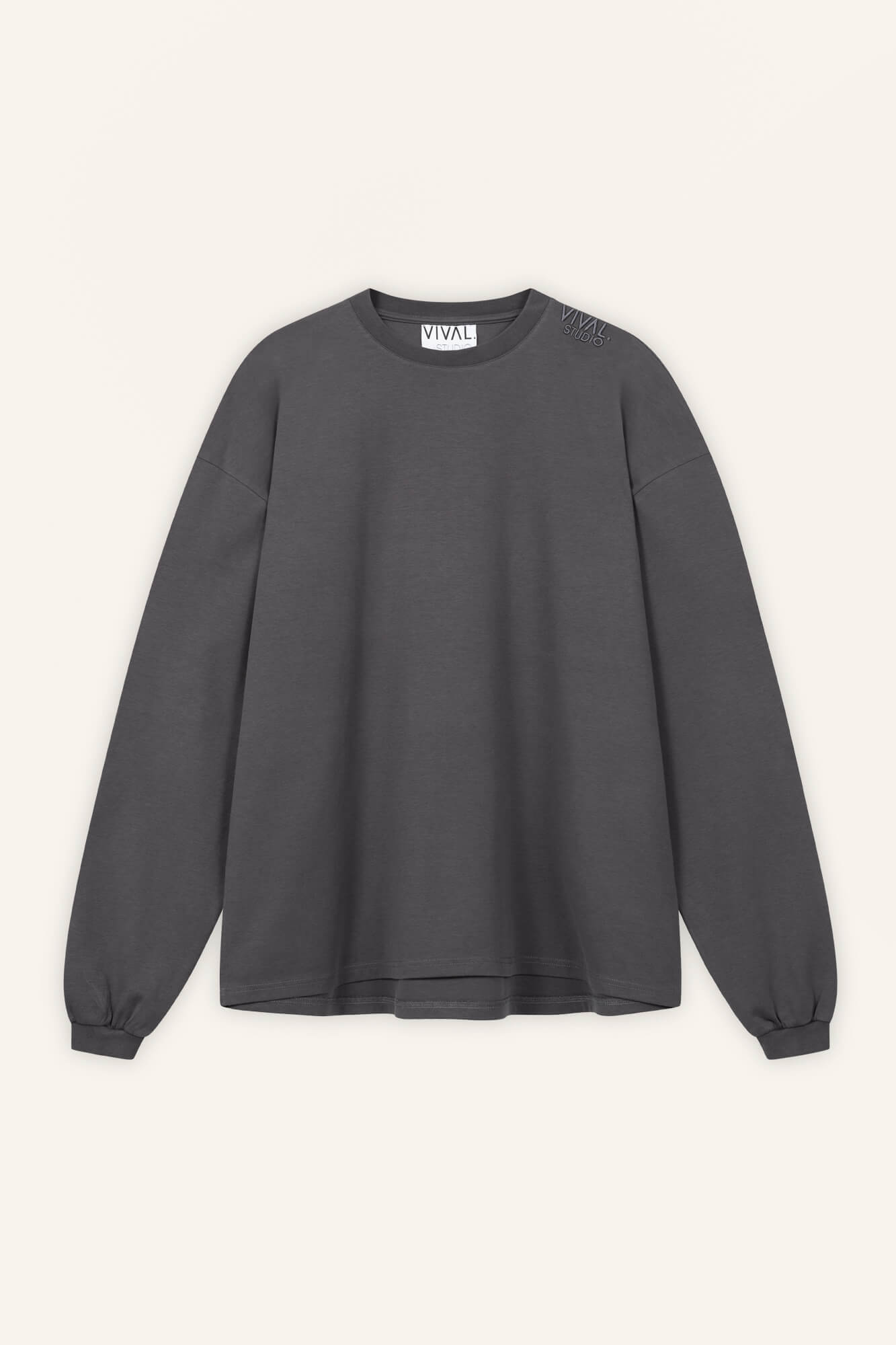 Langarmshirt Sue in Asphalt von vorne by VIVAL.STUDIO