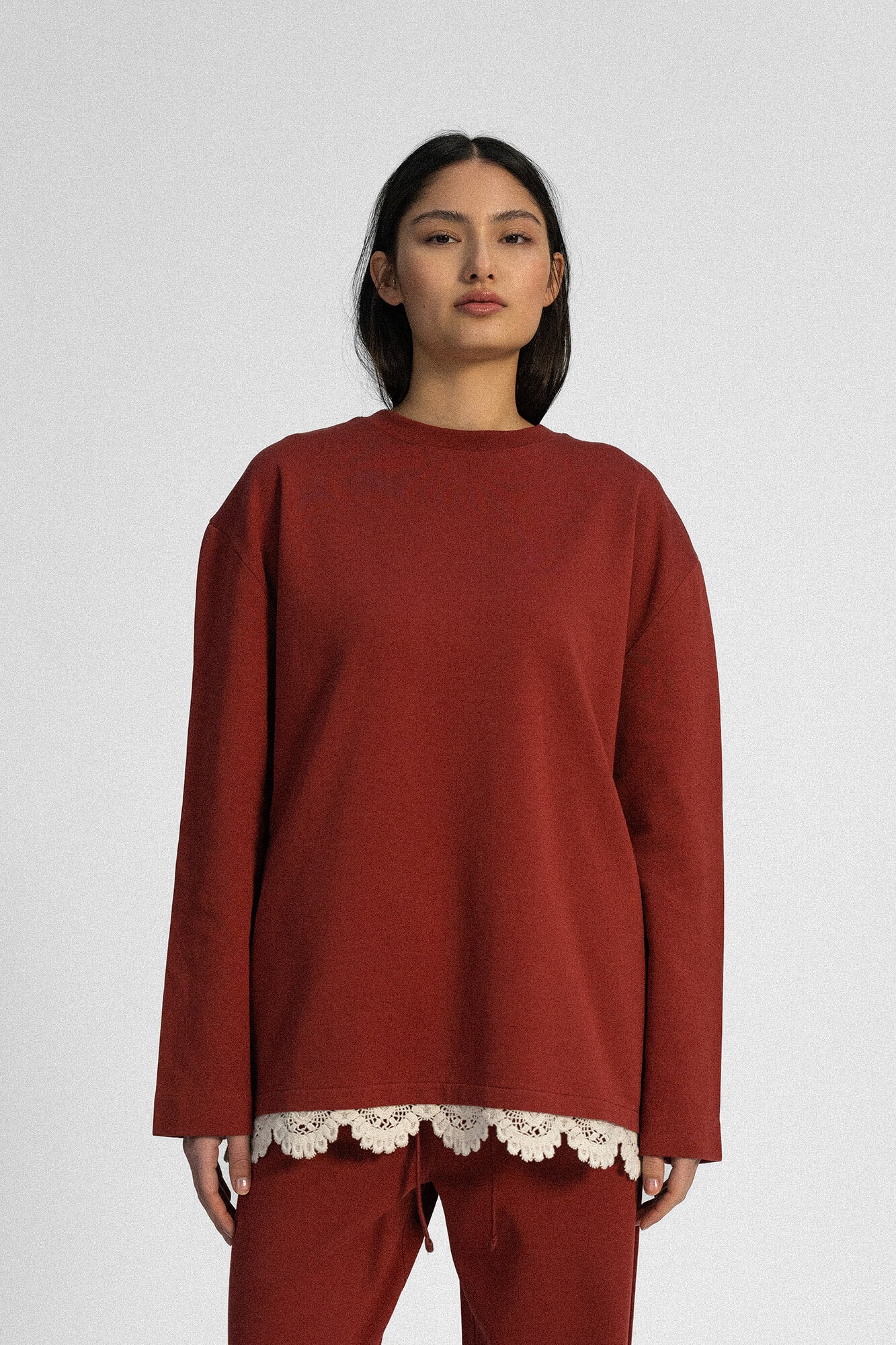 Langarmshirt Sue in Lava Crochet von vorne by VIVAL.STUDIO