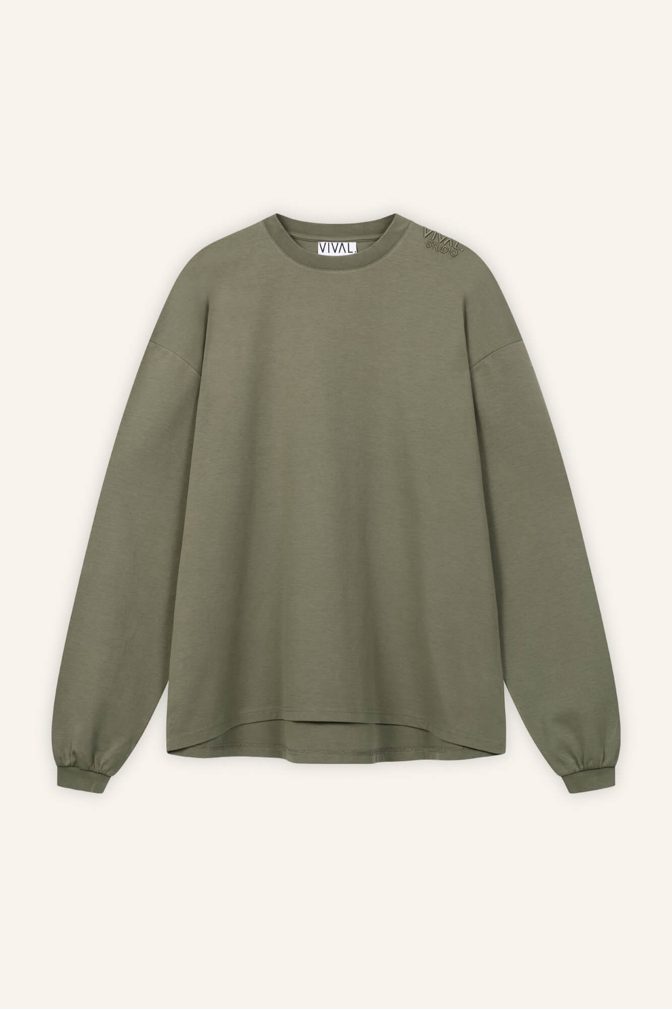 Langarmshirt Sue in Oliv von vorne by VIVAL.STUDIO