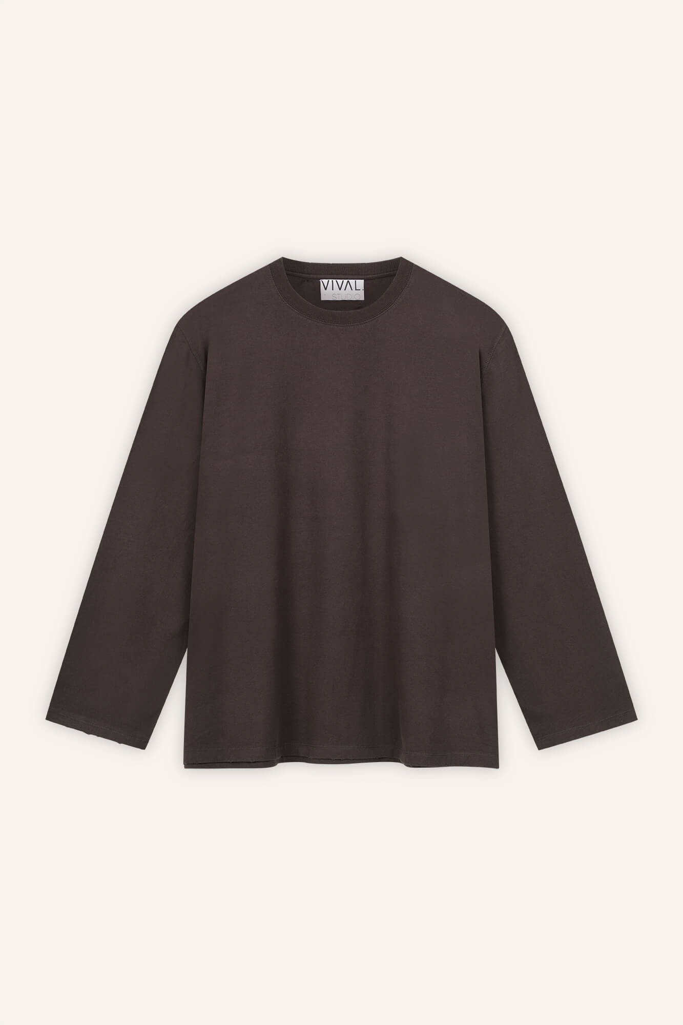 Langarmshirt Zoey in Dunkelbraun von vorne by VIVAL.STUDIO