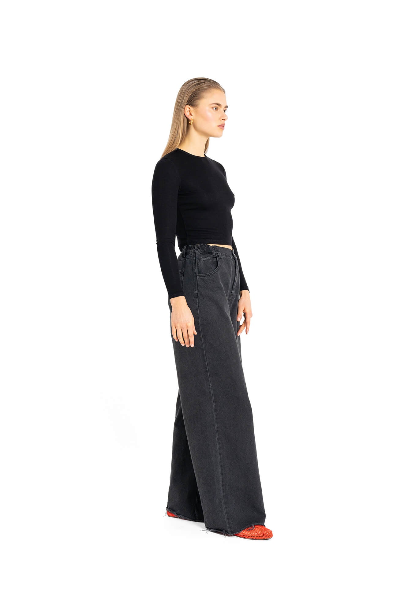 Langarmshirt Mila in schwarz by VIVAL.STUDIO