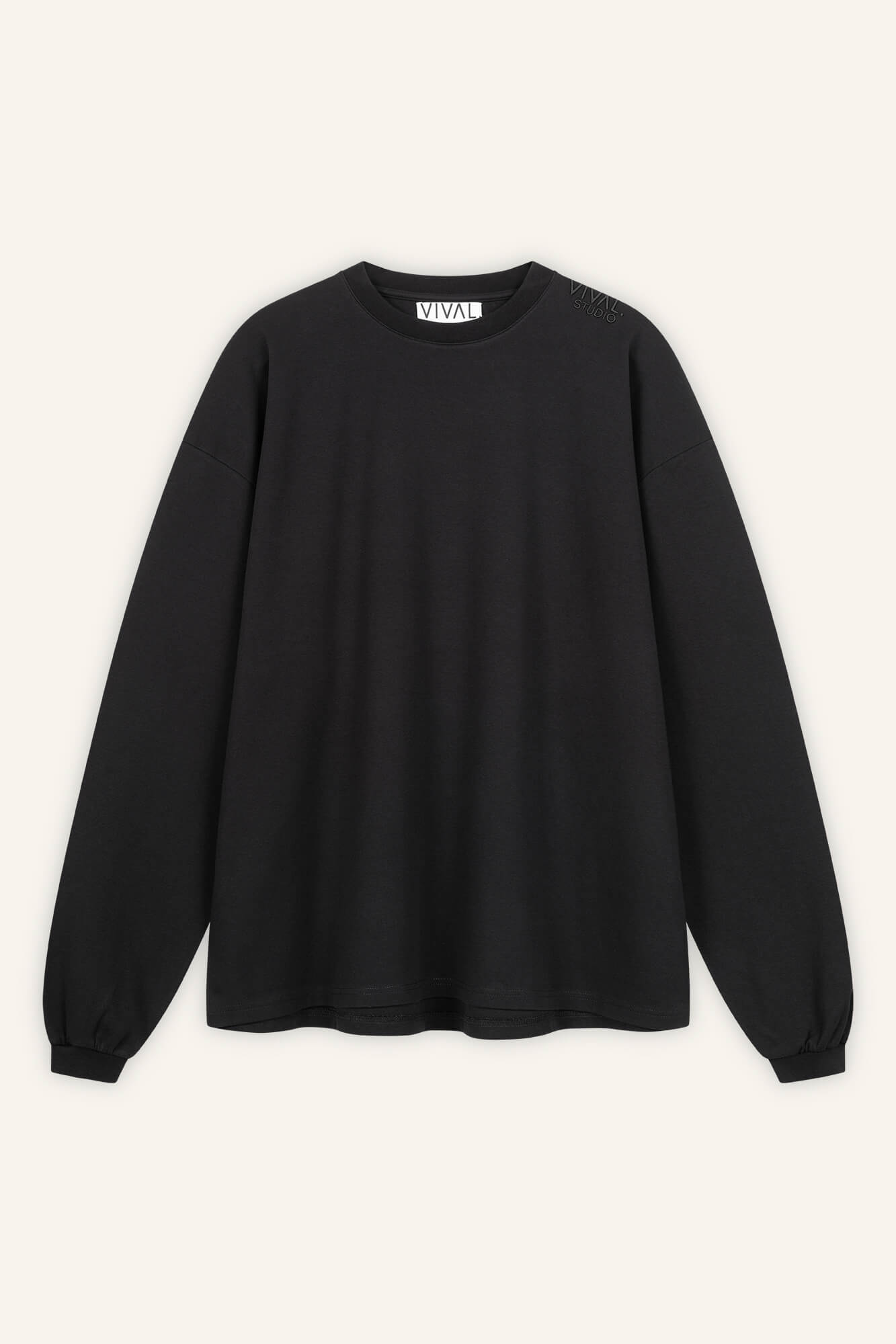 Langarmshirt Sue in Schwarz von vorne by VIVAL.STUDIO