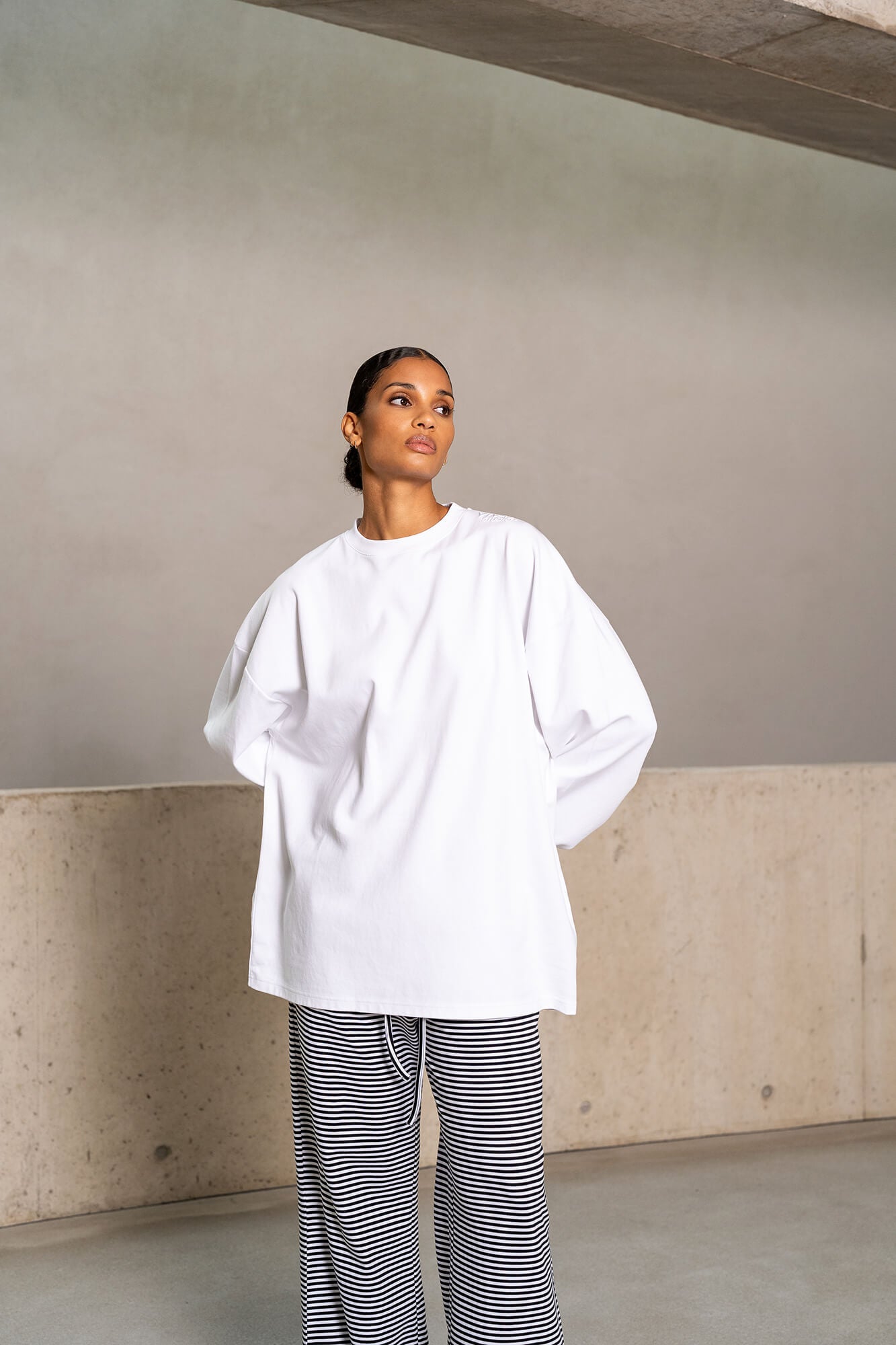 Langarmshirt Sue in weiß by VIVAL.STUDIO