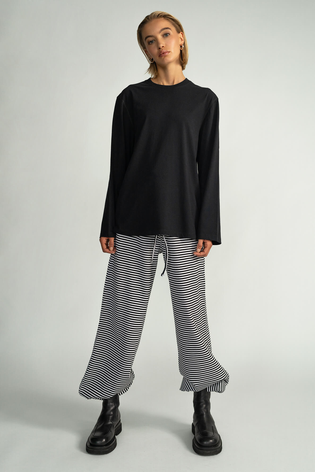 Langarmshirt Zoey schwarz von vorne by VivalStudio