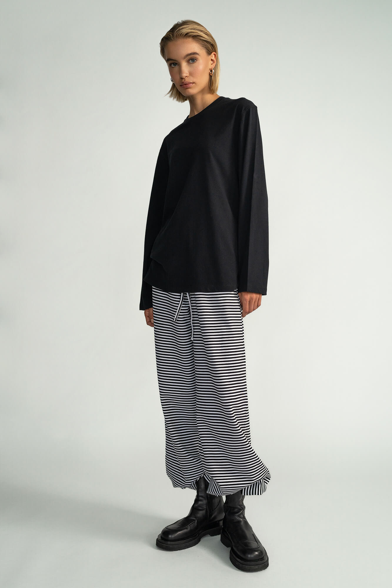 Langarmshirt Zoey schwarz von vorne1 by VivalStudio