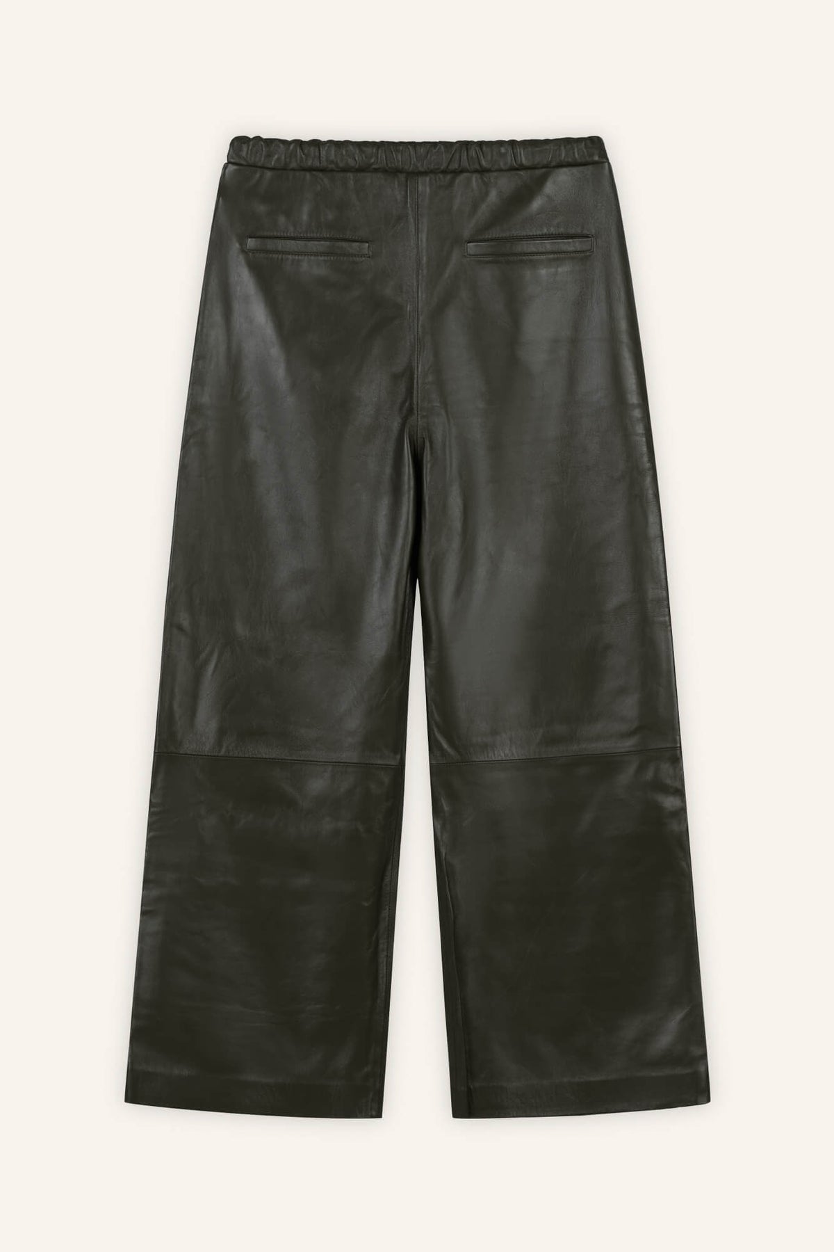 Lederhose Laja in Oliv von hinten by VIVAL.STUDIO
