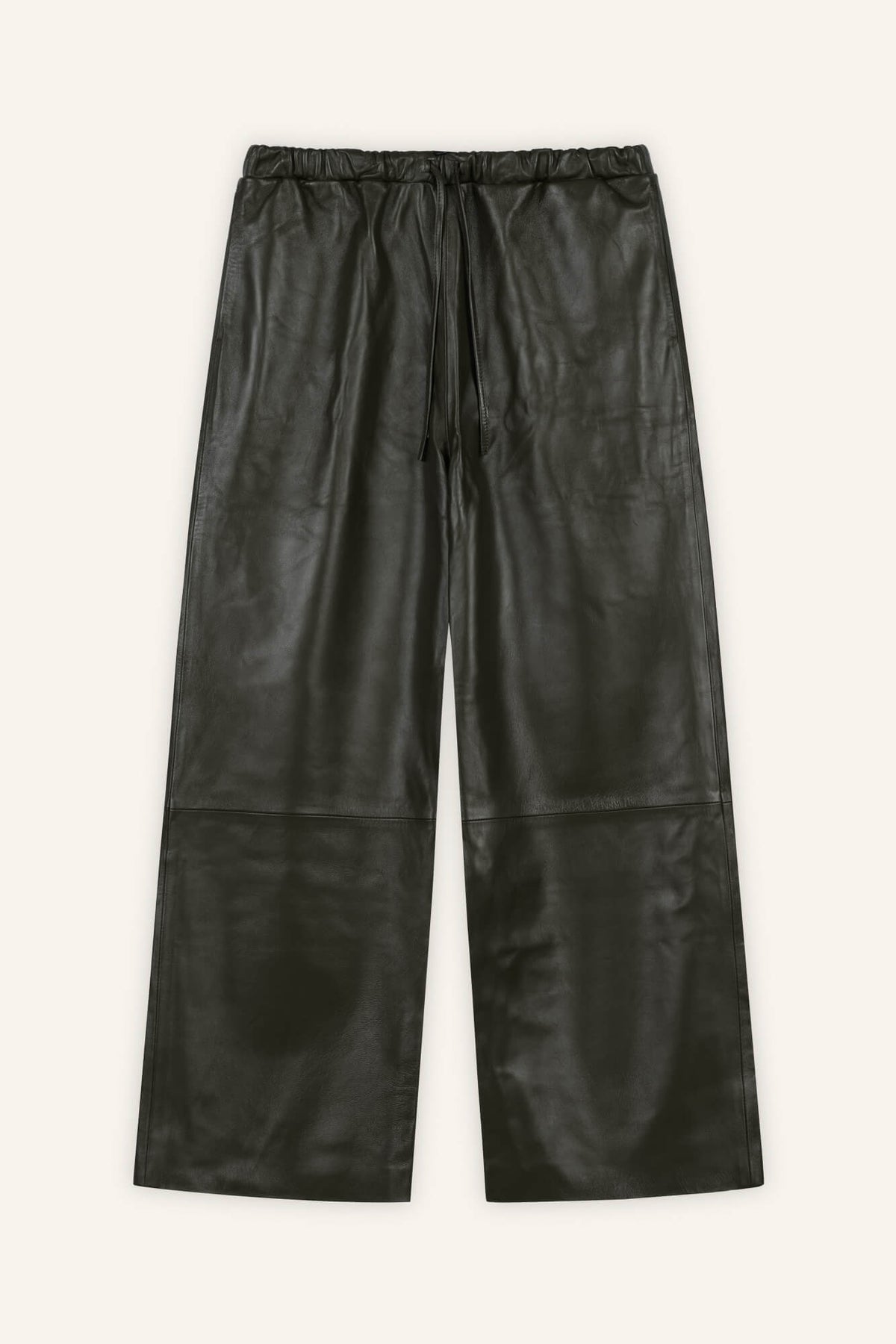 Lederhose Laja in Oliv von vorne by VIVAL.STUDIO