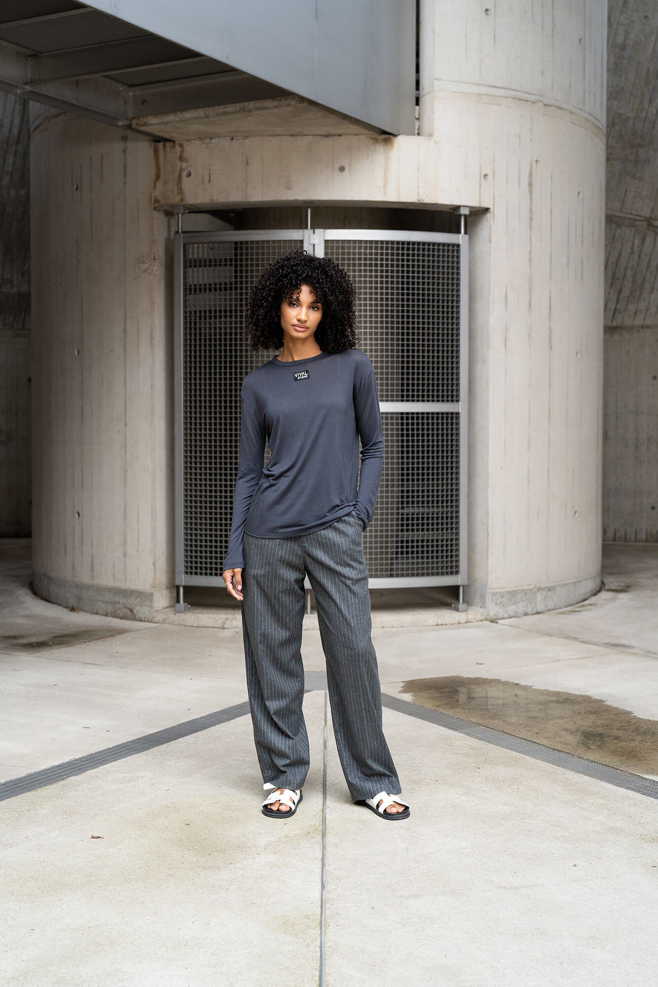 Langarmshirt Rose in anthrazit by VIVAL.STUDIO