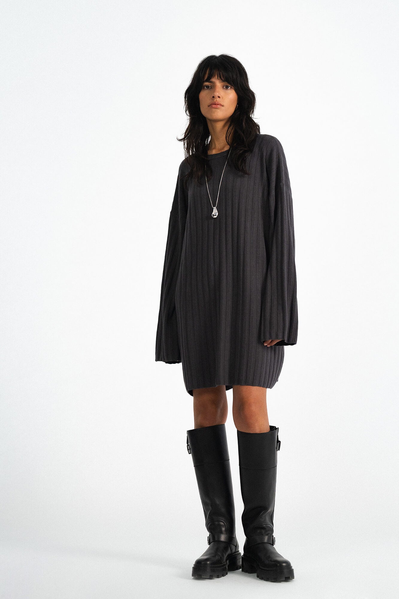 Minikleid Romy in Asphalt von vorne by VIVAL.STUDIO