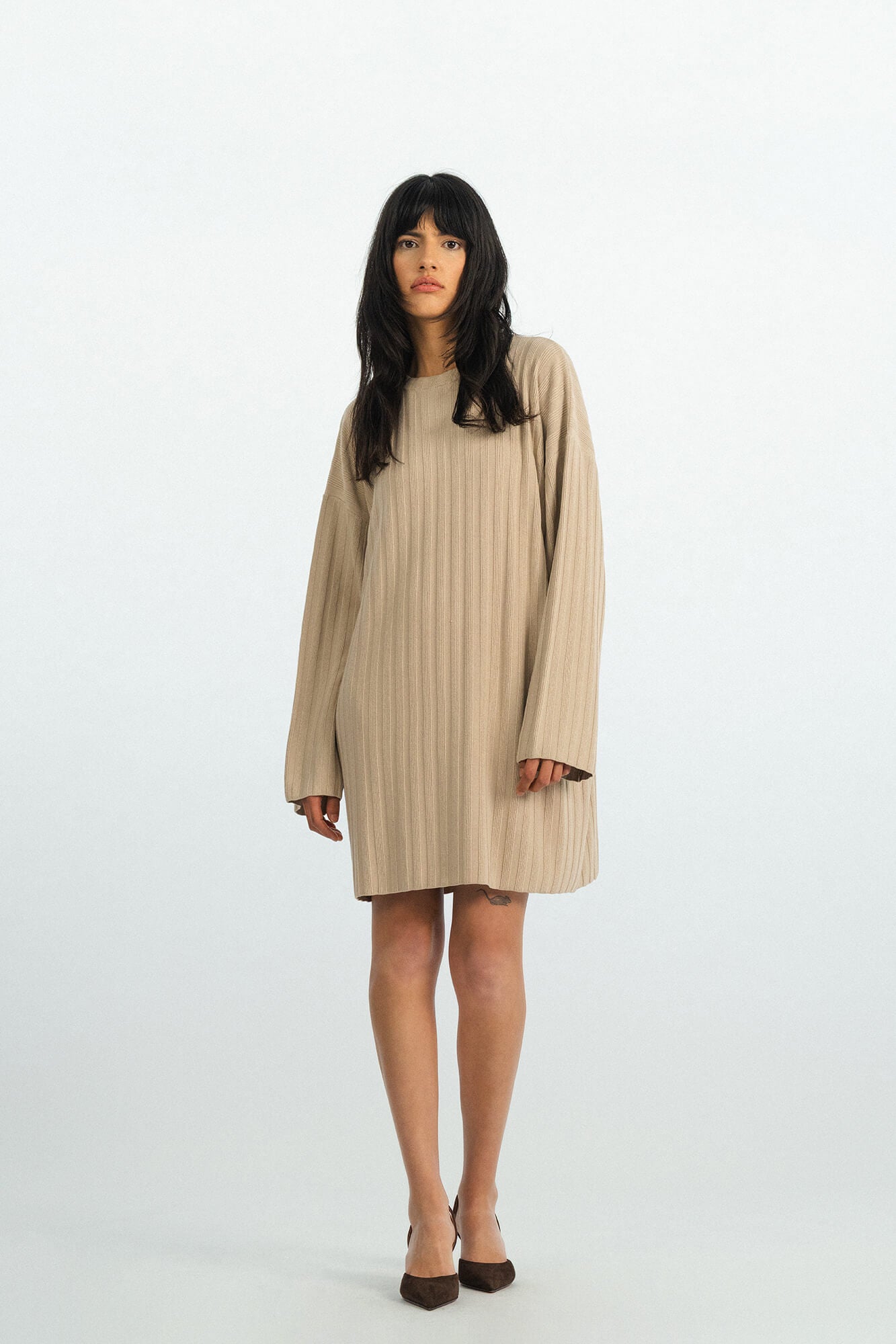 Minikleid Romy in Oatmeal von vorne by VIVAL.STUDIO