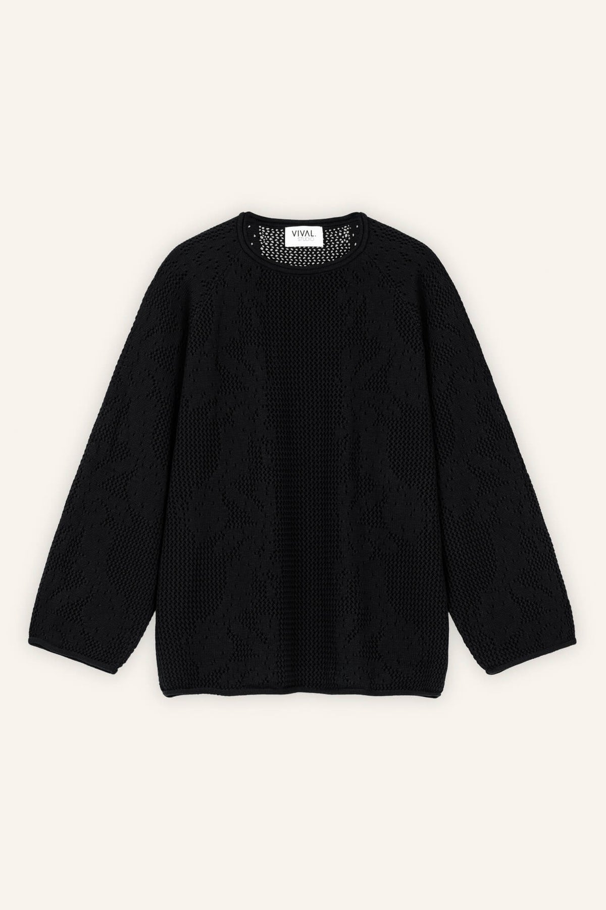 Pullover Clea in Schwarz von vorne by VIVAL.STUDIO