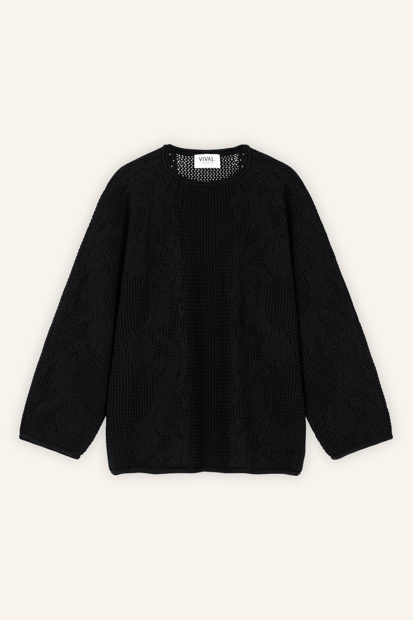 Pullover Clea in Schwarz von vorne by VIVAL.STUDIO