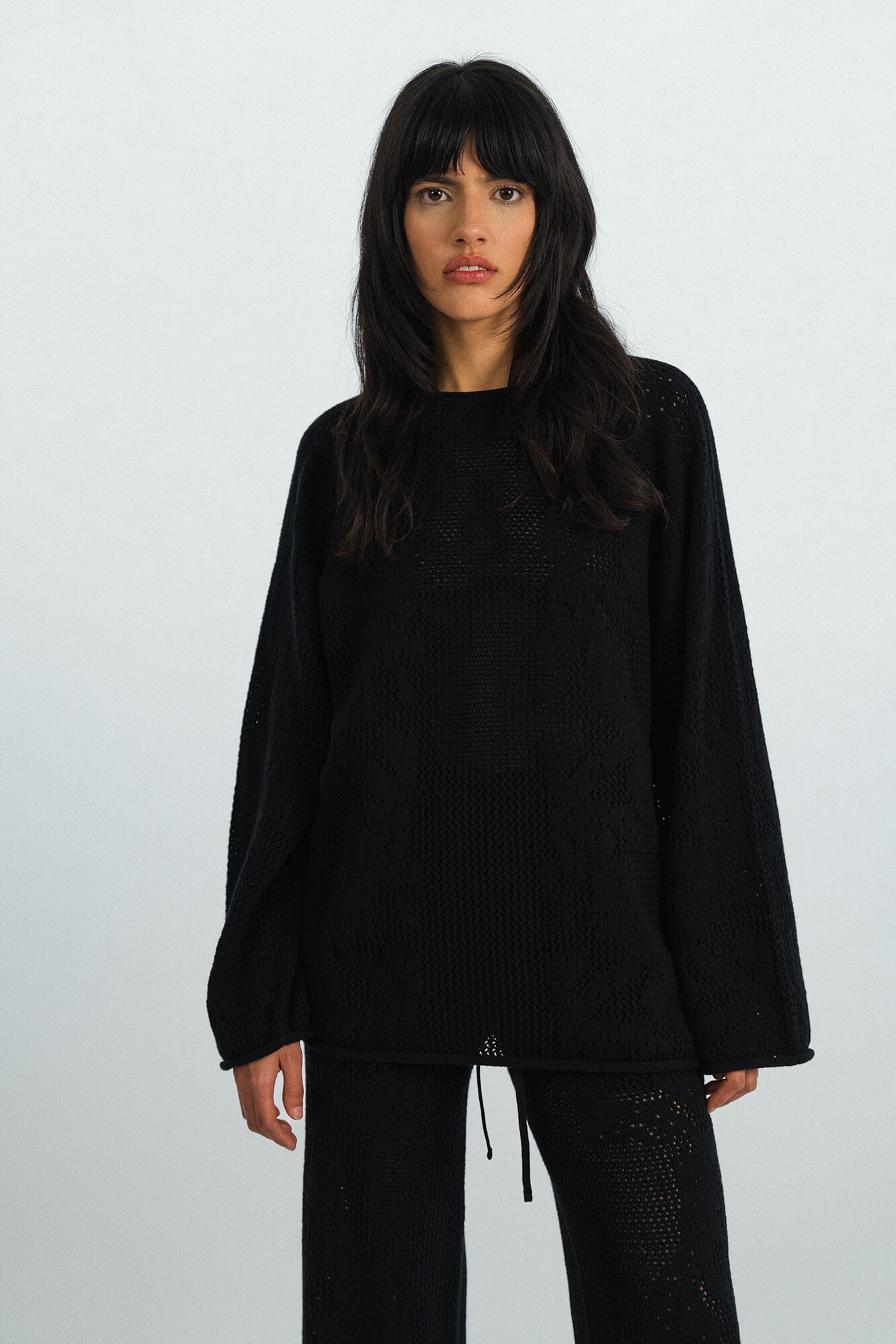 Pullover Clea in Schwarz von vorne by VIVAL.STUDIO