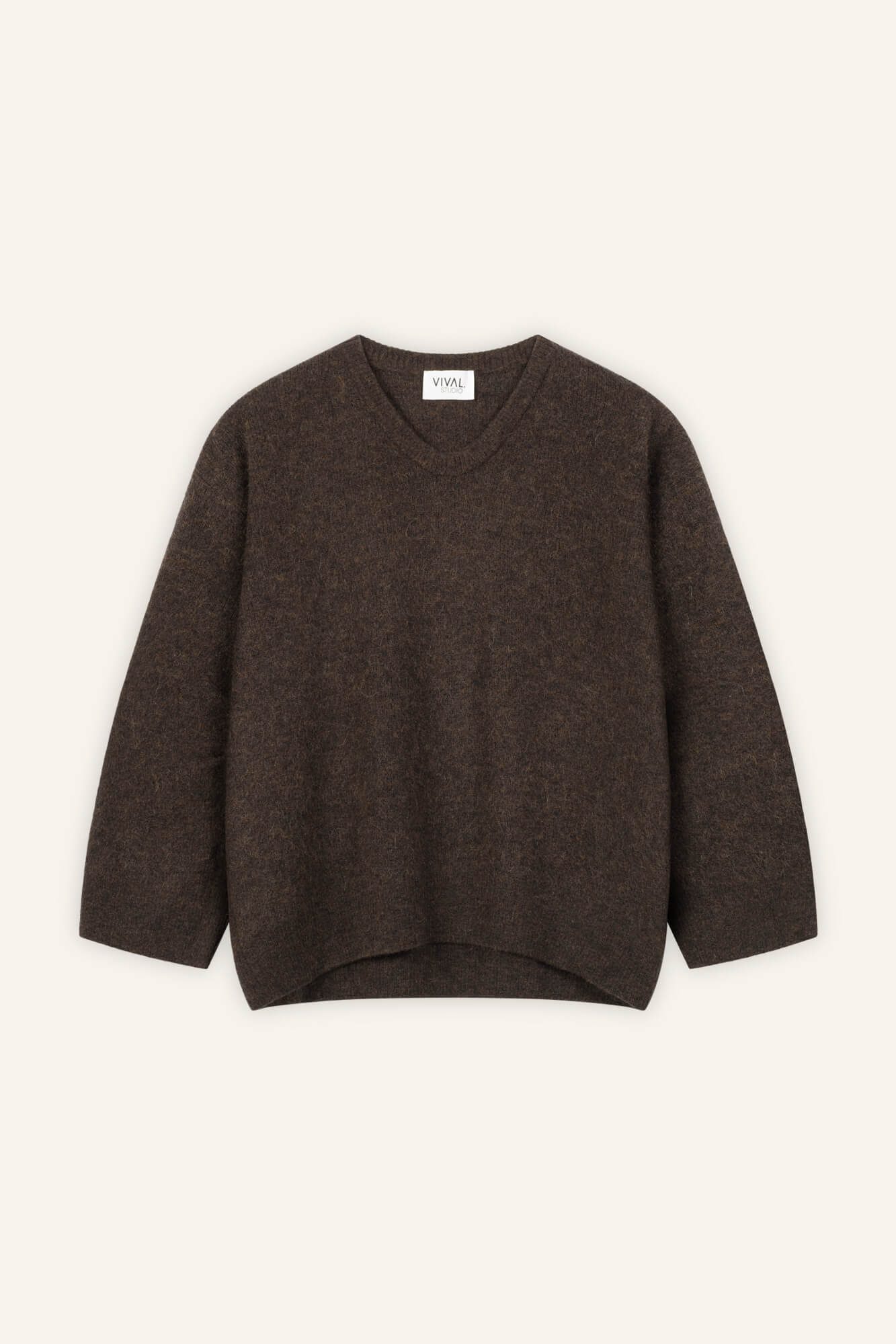 Pullover Eve in Dunkelbraun von vorne by VIVAL.STUDIO