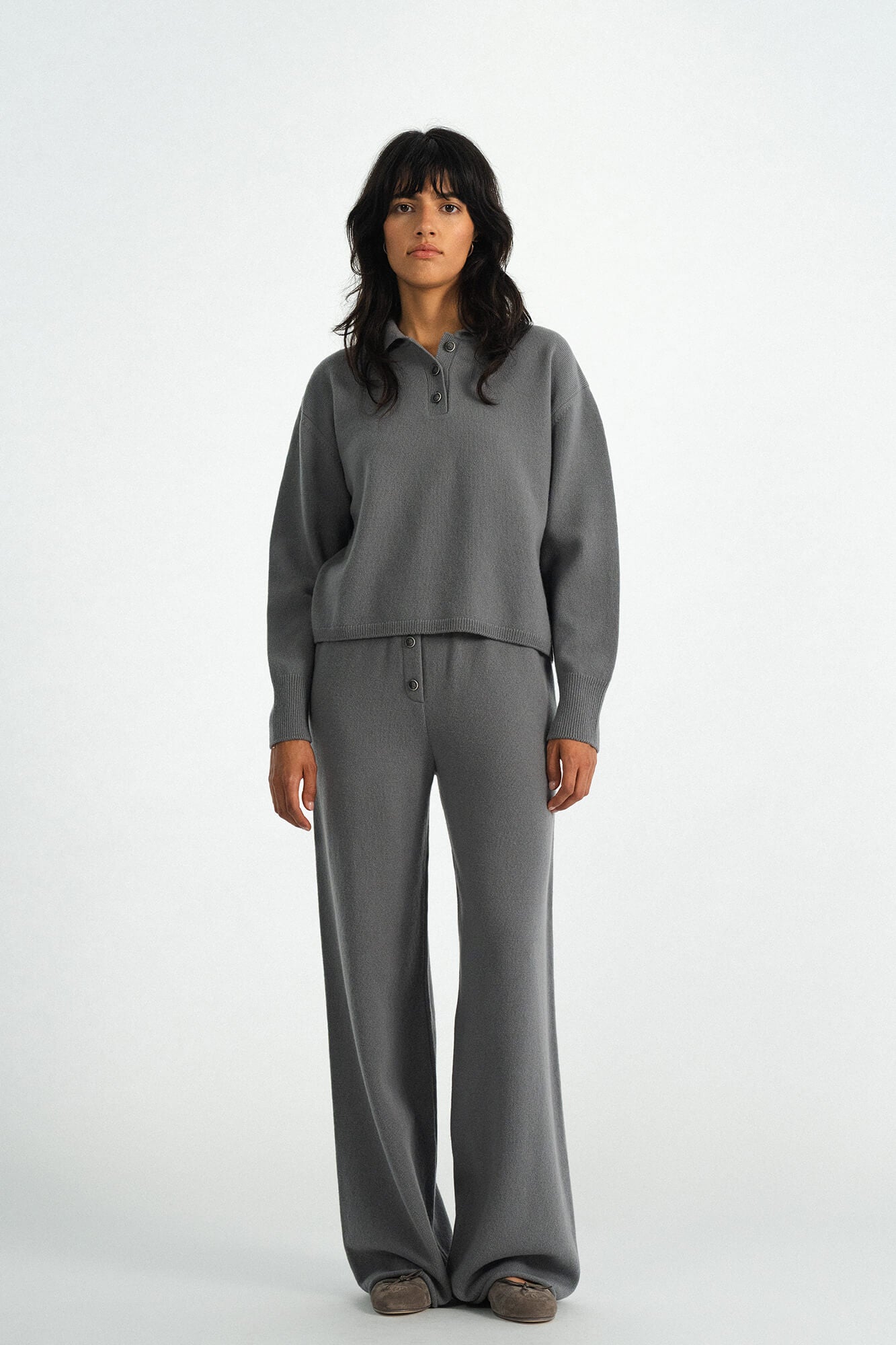 Pullover Lindsay in Asphalt von vorne by VIVAL.STUDIO