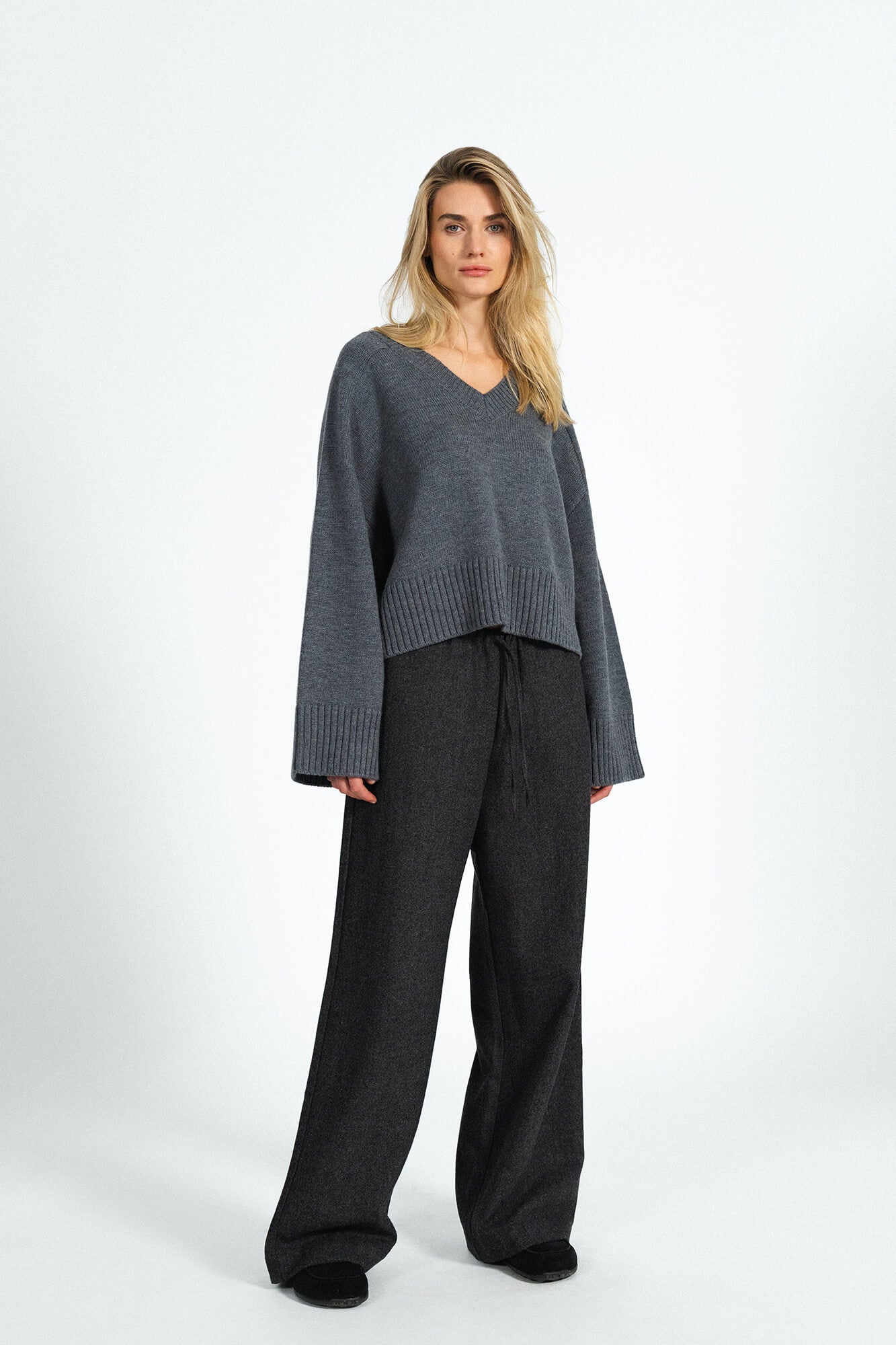 Pullover Liz in Grau Melange von vorne by VIVAL.STUDIO