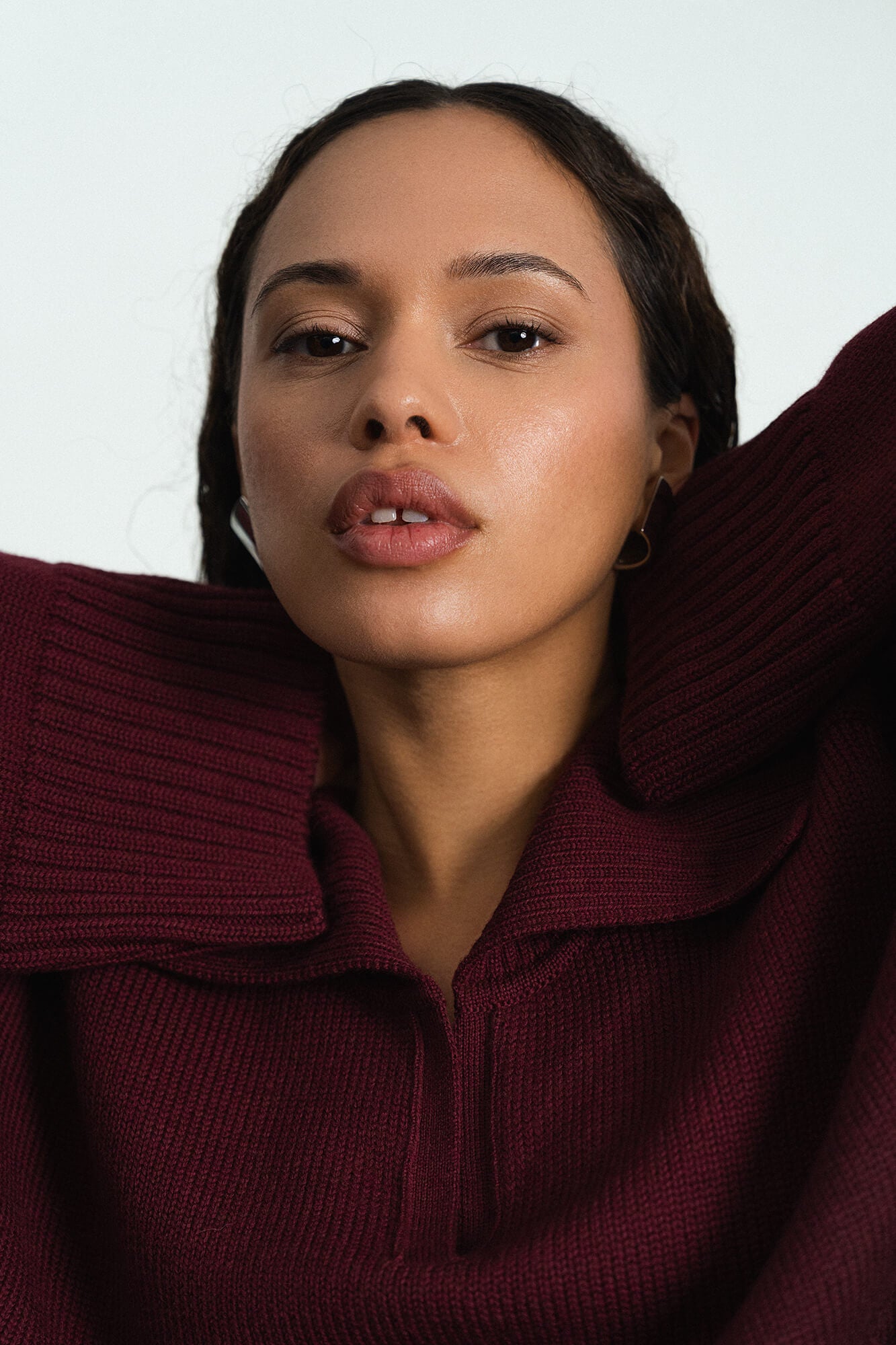 Pullover Lizzy in Burgundy detail by VIVAL.STUDIO