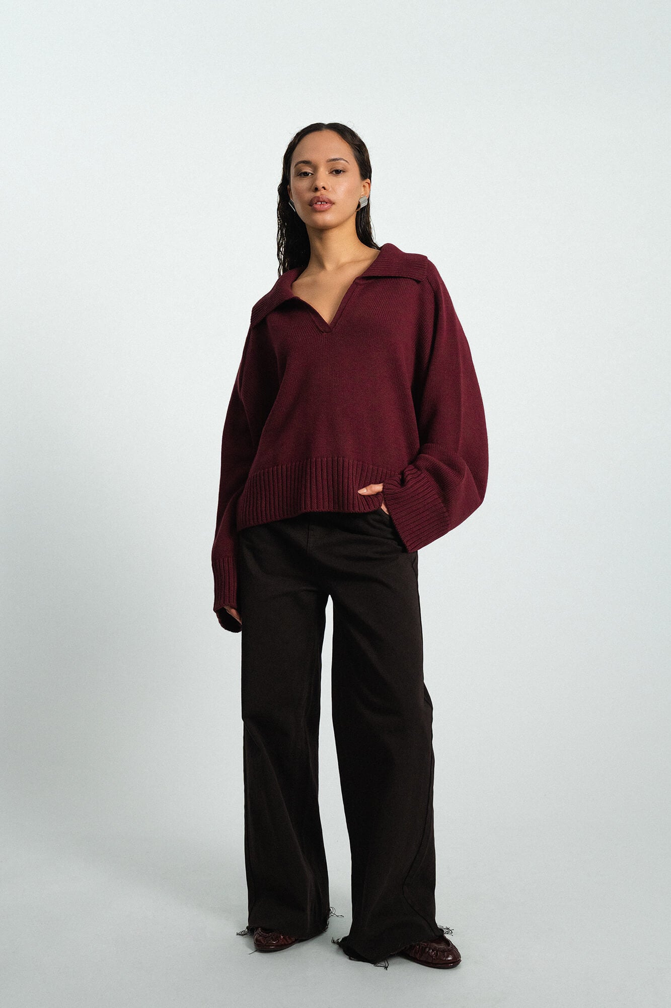 Pullover Lizzy in Burgundy von vorne by VIVAL.STUDIO