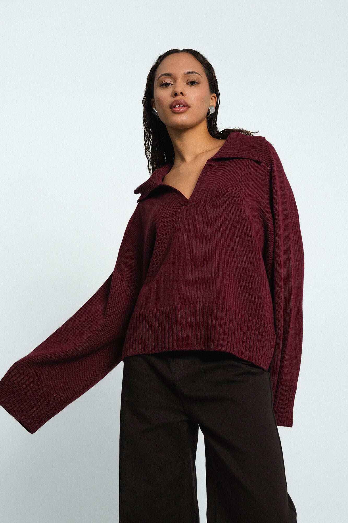 Pullover Lizzy in Burgundy von vorne by VIVAL.STUDIO