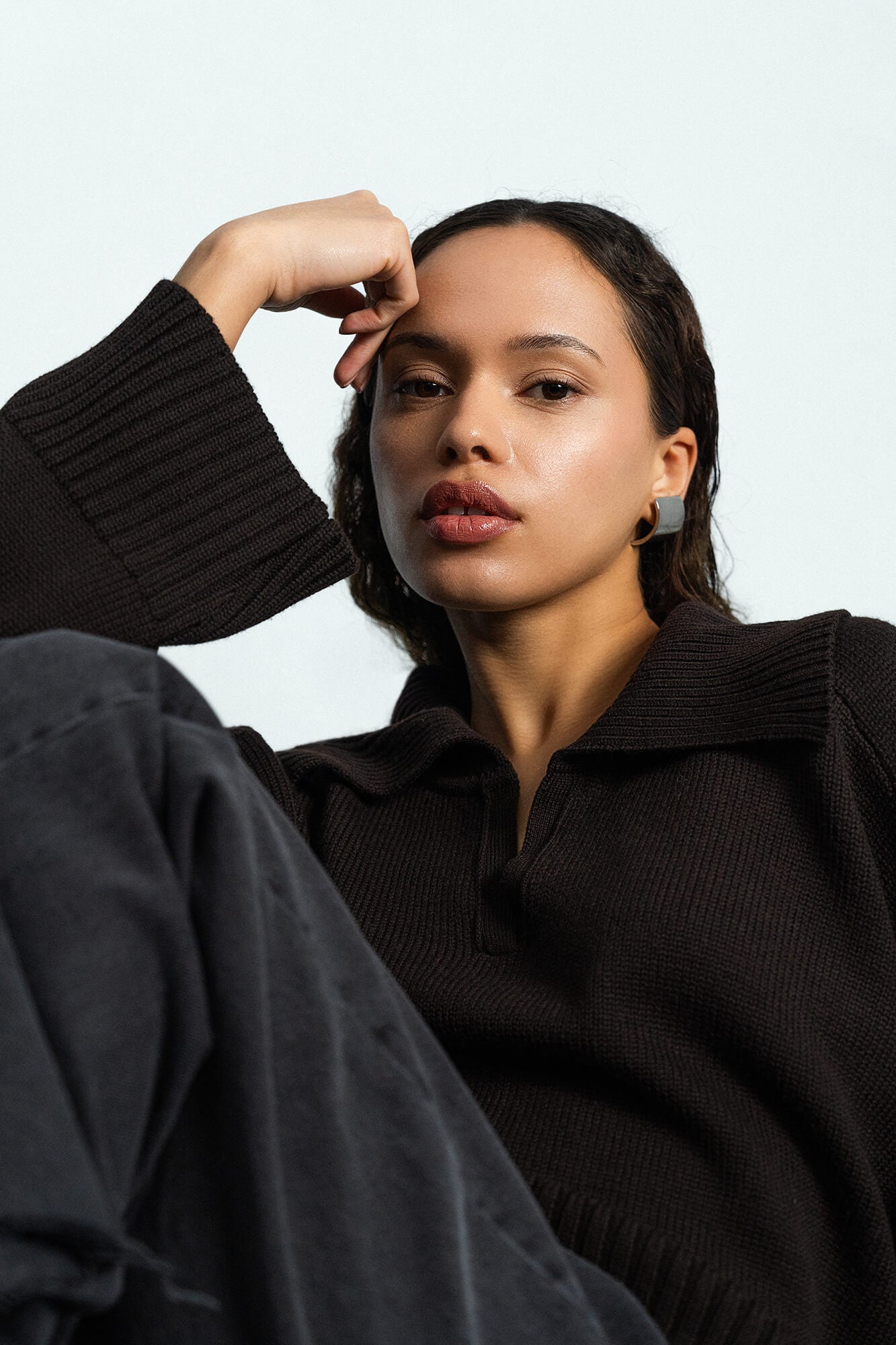 Pullover Lizzy in Dunkelbraun detail by VIVAL.STUDIO