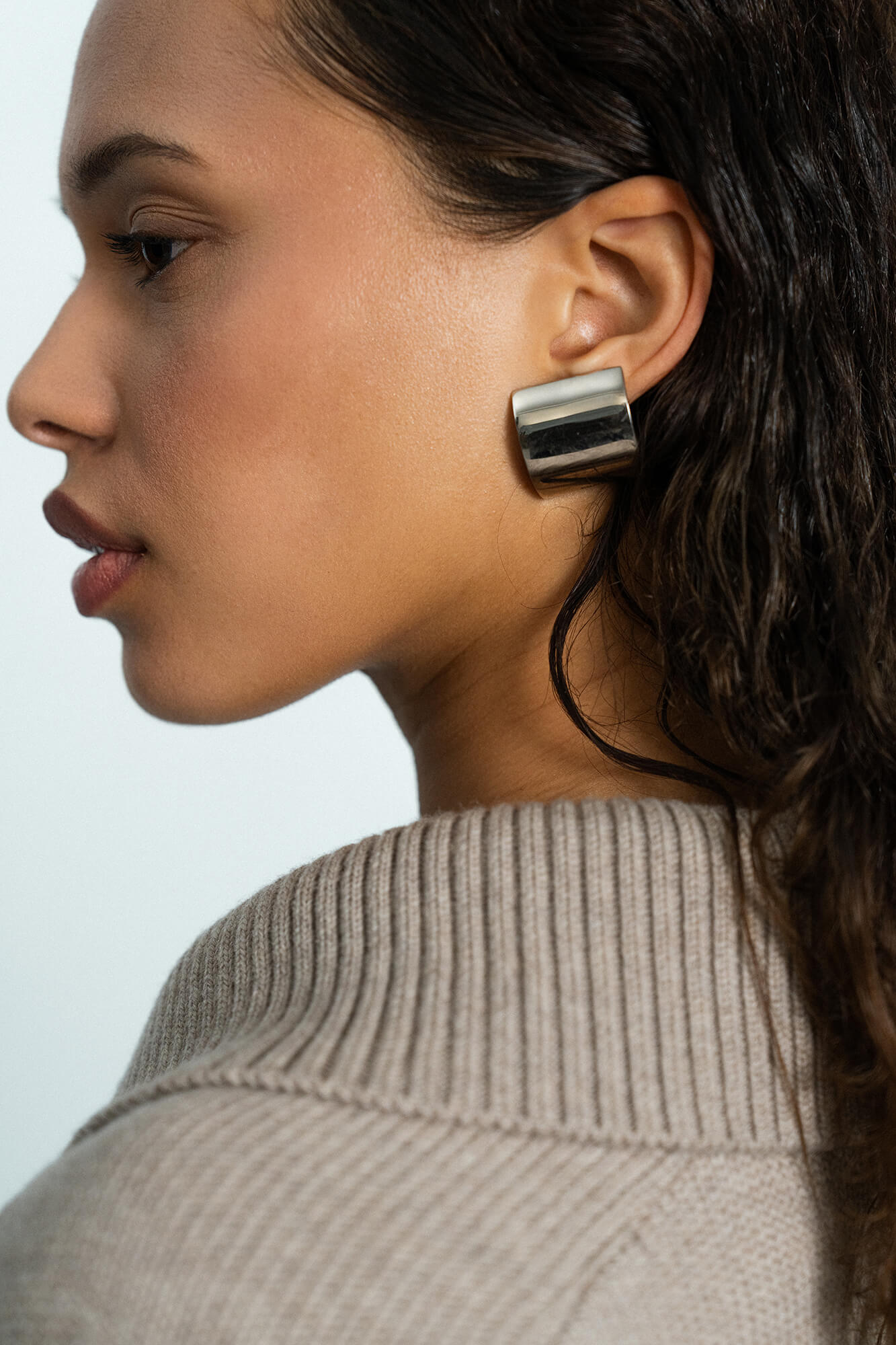 Pullover Lizzy in Oatmeal detail by VIVAL.STUDIO