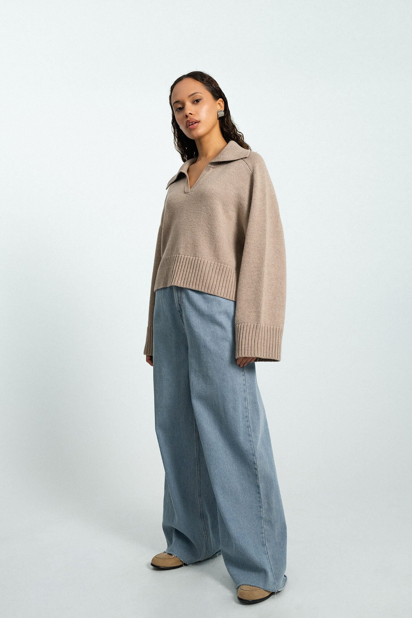 Pullover Lizzy in Oatmeal seitlich by VIVAL.STUDIO