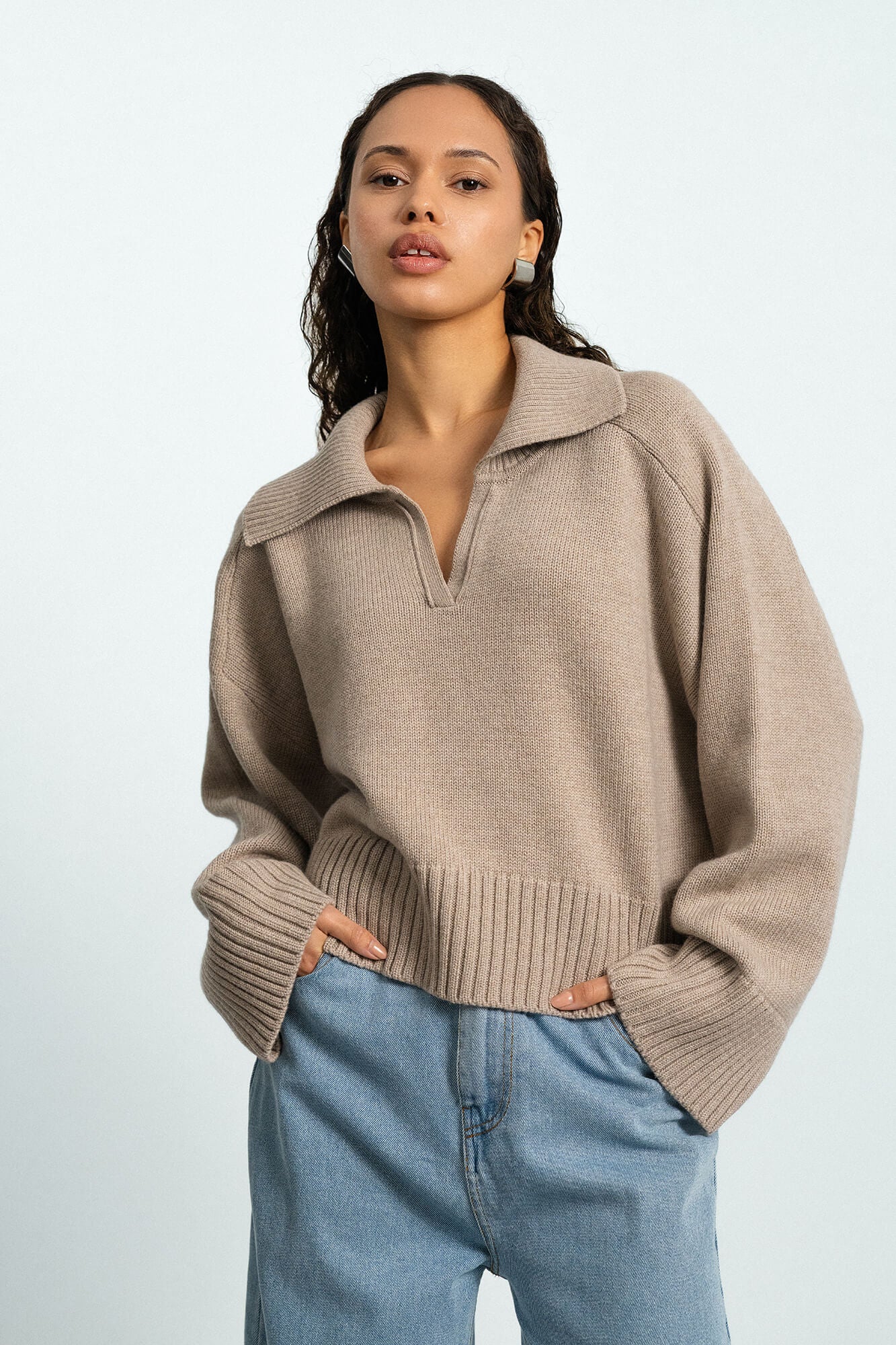 Pullover Lizzy in Oatmeal von vorne by VIVAL.STUDIO