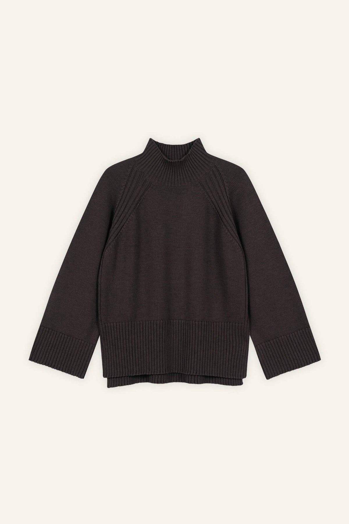 Pullover Nell in Dunkelbraun von vorne by VIVAL.STUDIO
