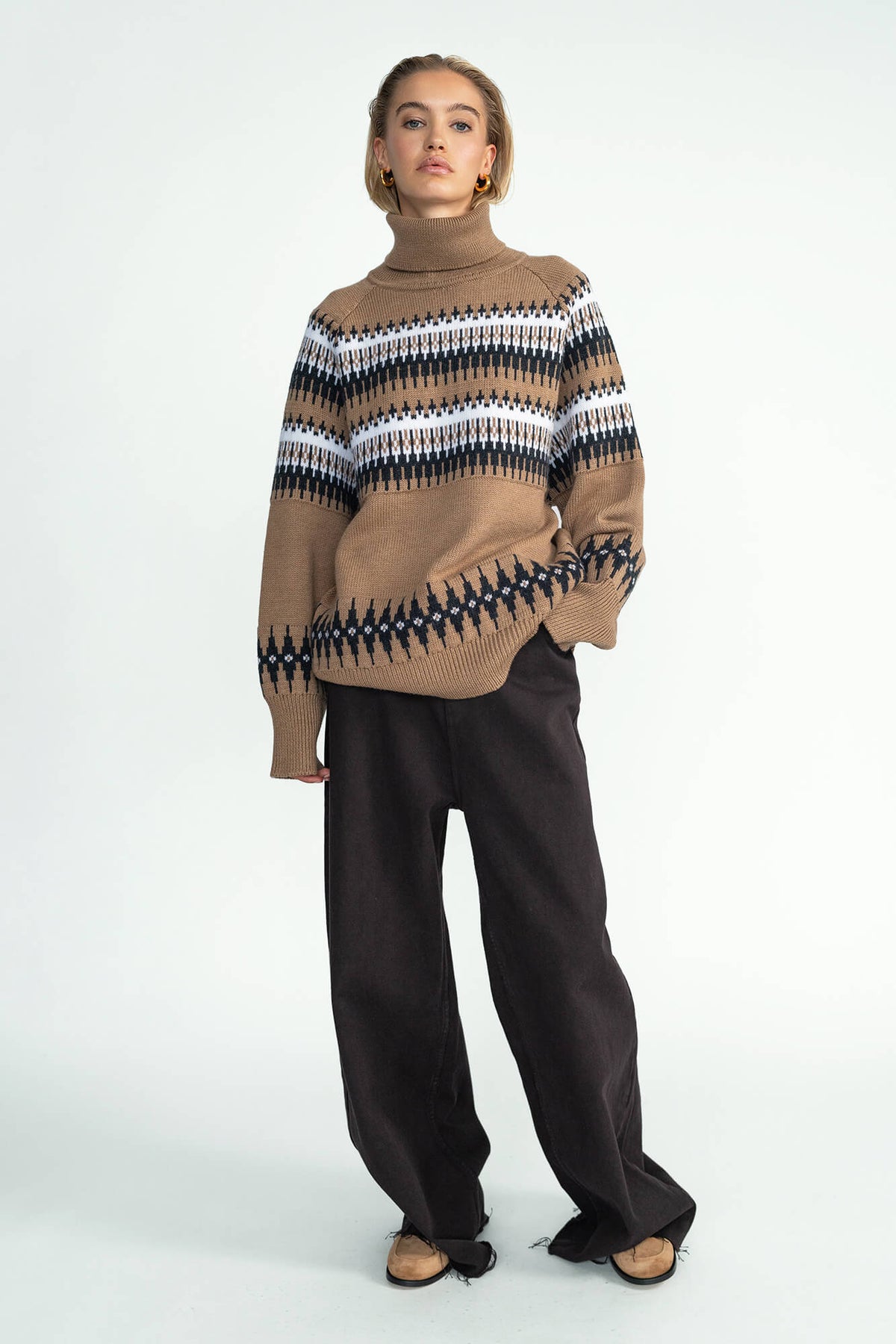 Pullover Haven in Camel von vorne by VIVAL.STUDIO