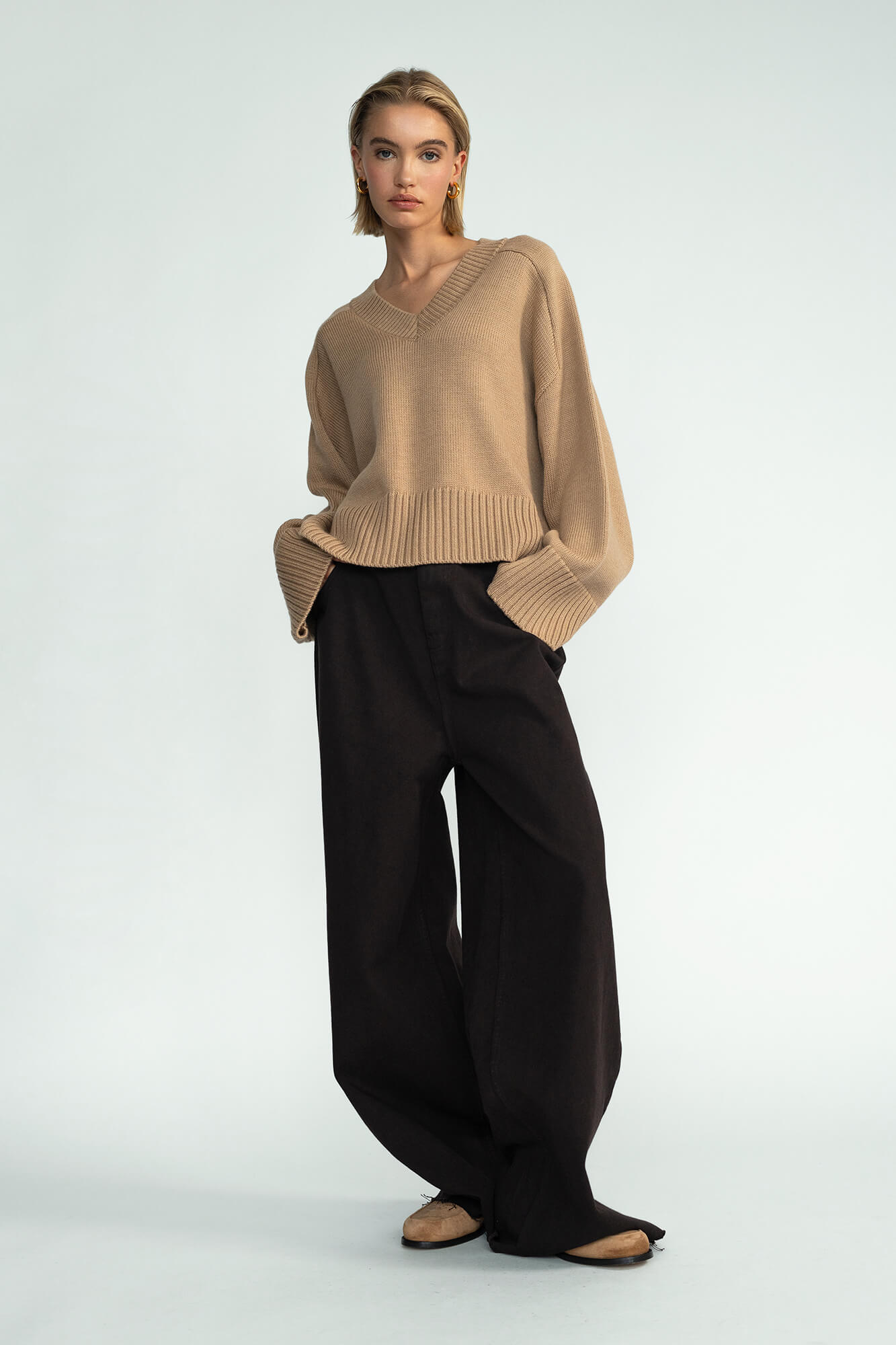 Pullover Liz in camelmelange von vorne by VIVAL.STUDIO