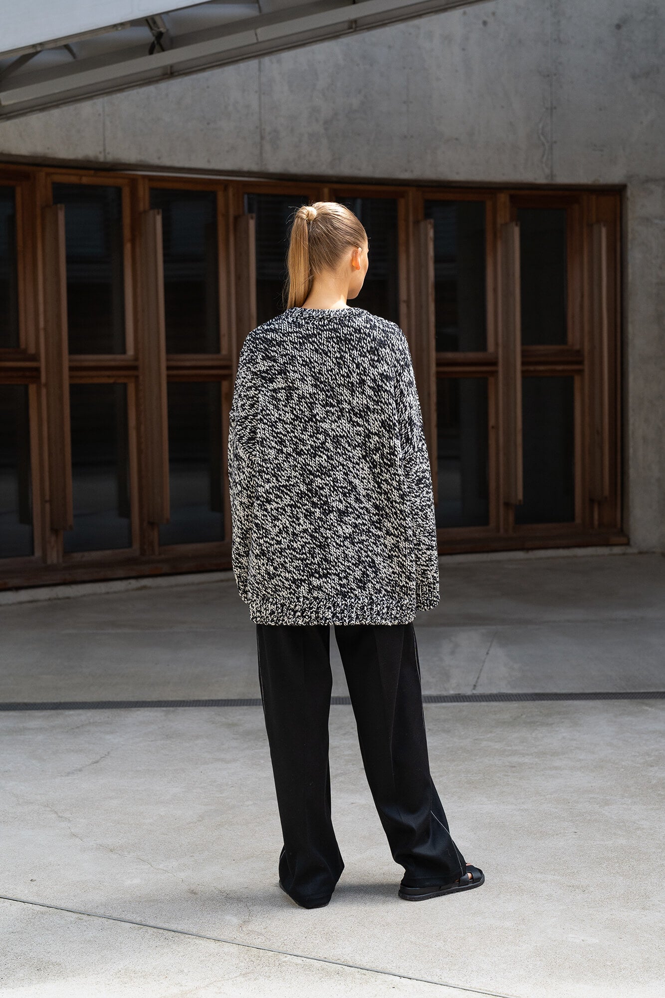 Pullover Toni in Schwarz-Weiß by VIVAL.STUDIO