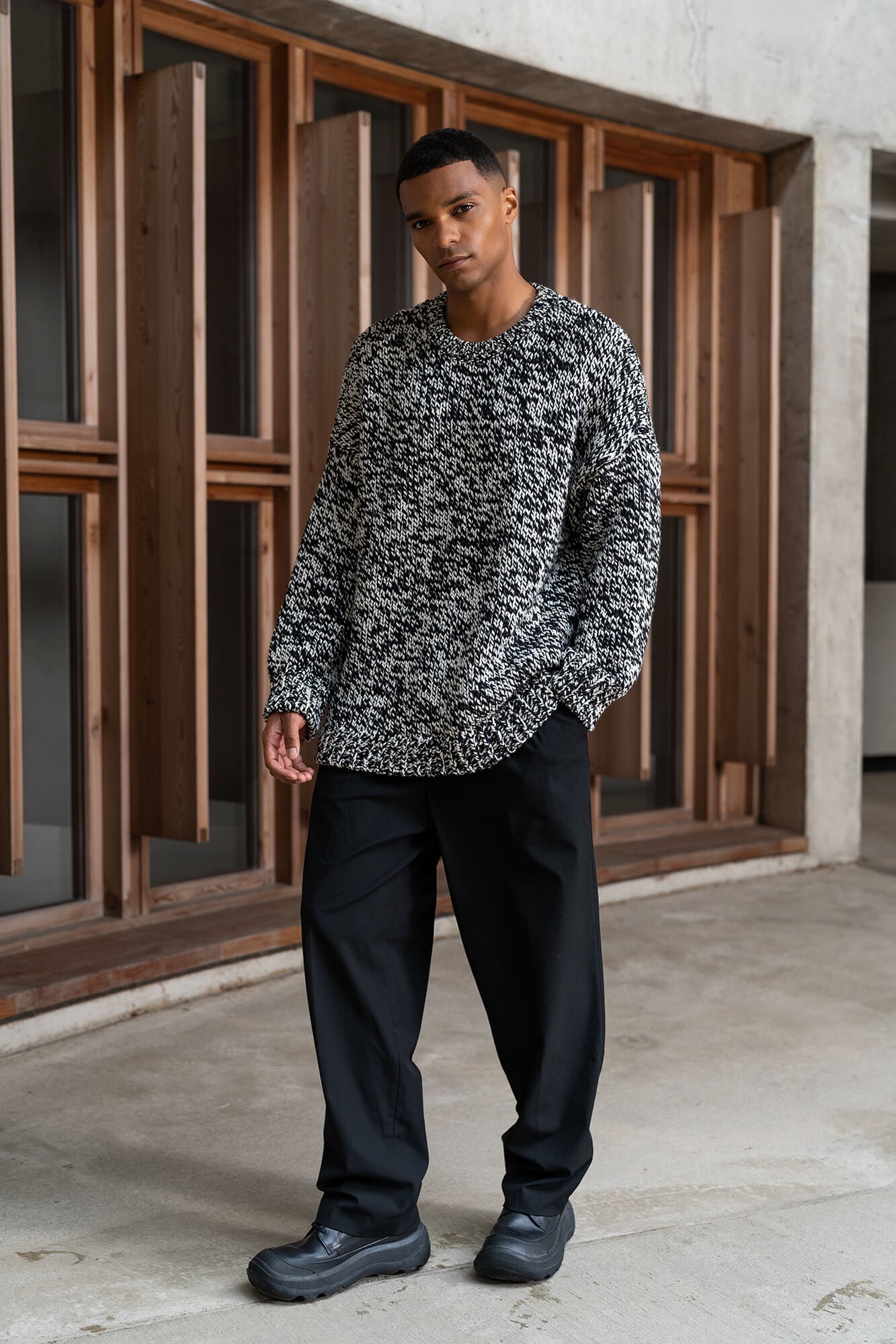 Pullover Toni in Schwarz-Weiß by VIVAL.STUDIO