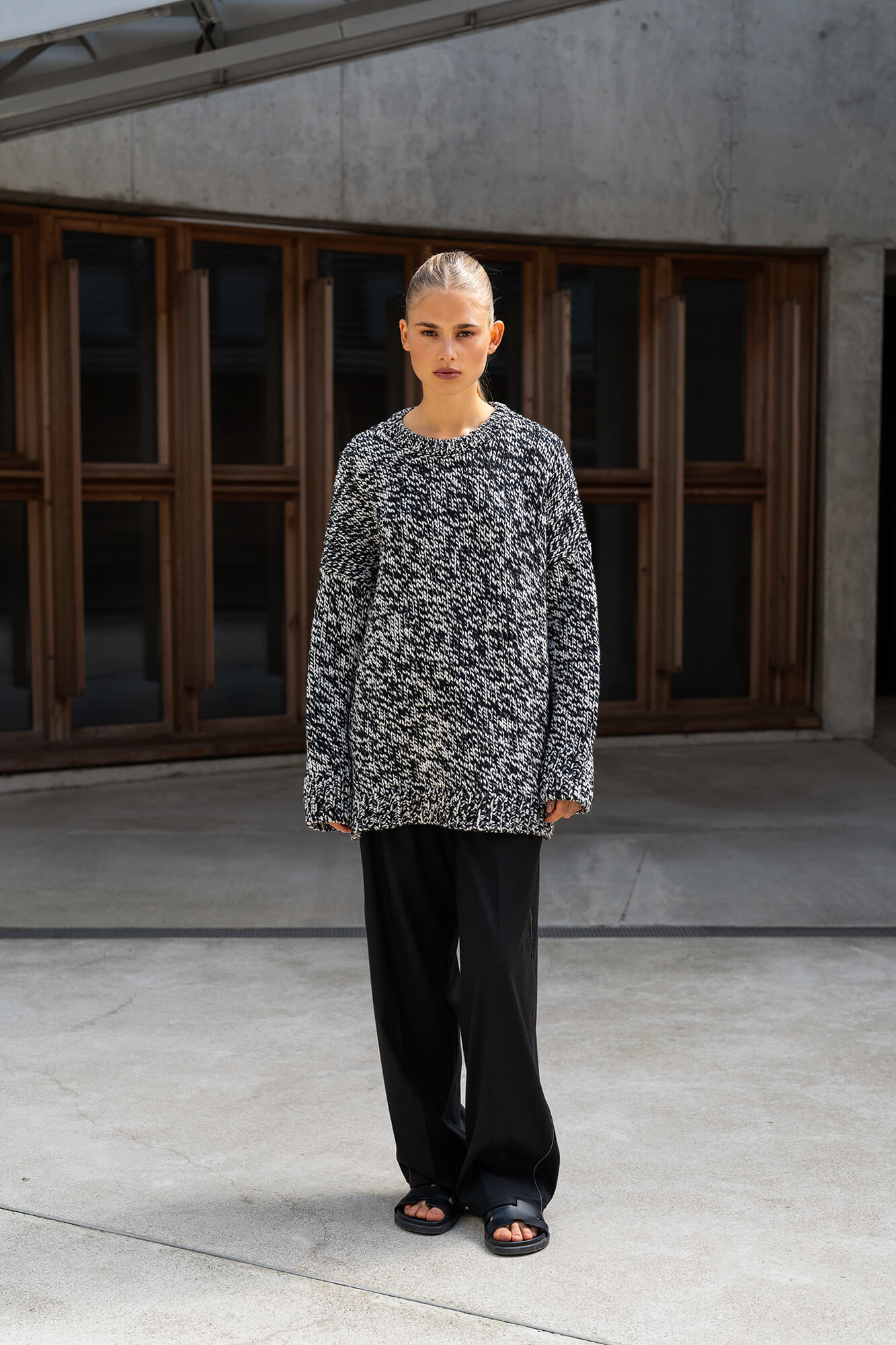 Pullover Toni in Schwarz-Weiß by VIVAL.STUDIO