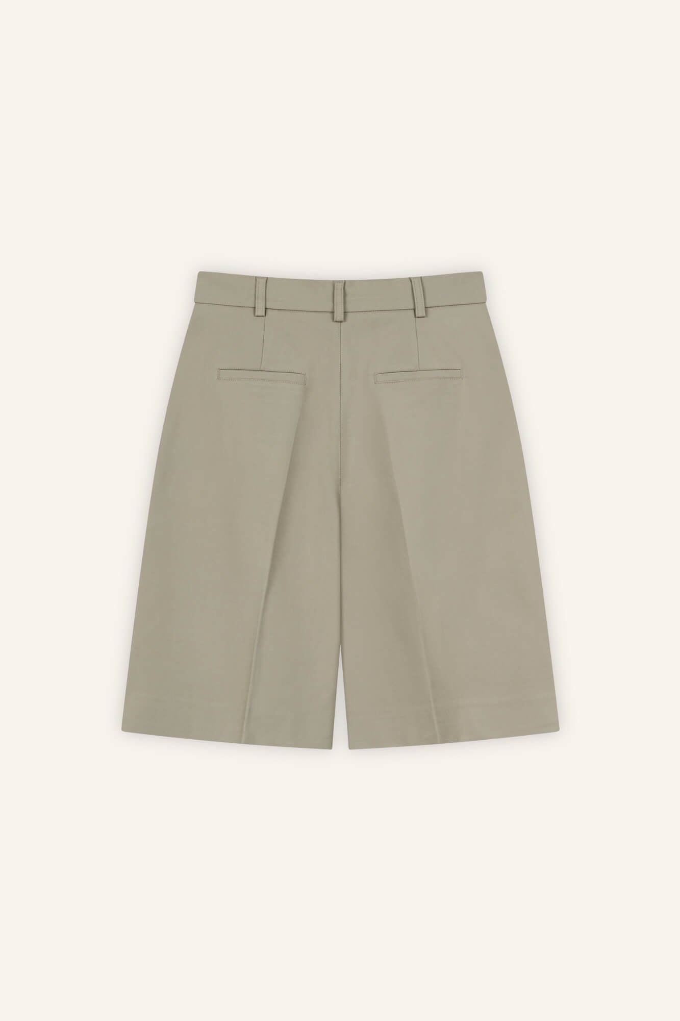 Shorts Alba in Sandstone von hinten by VIVAL.STUDIO