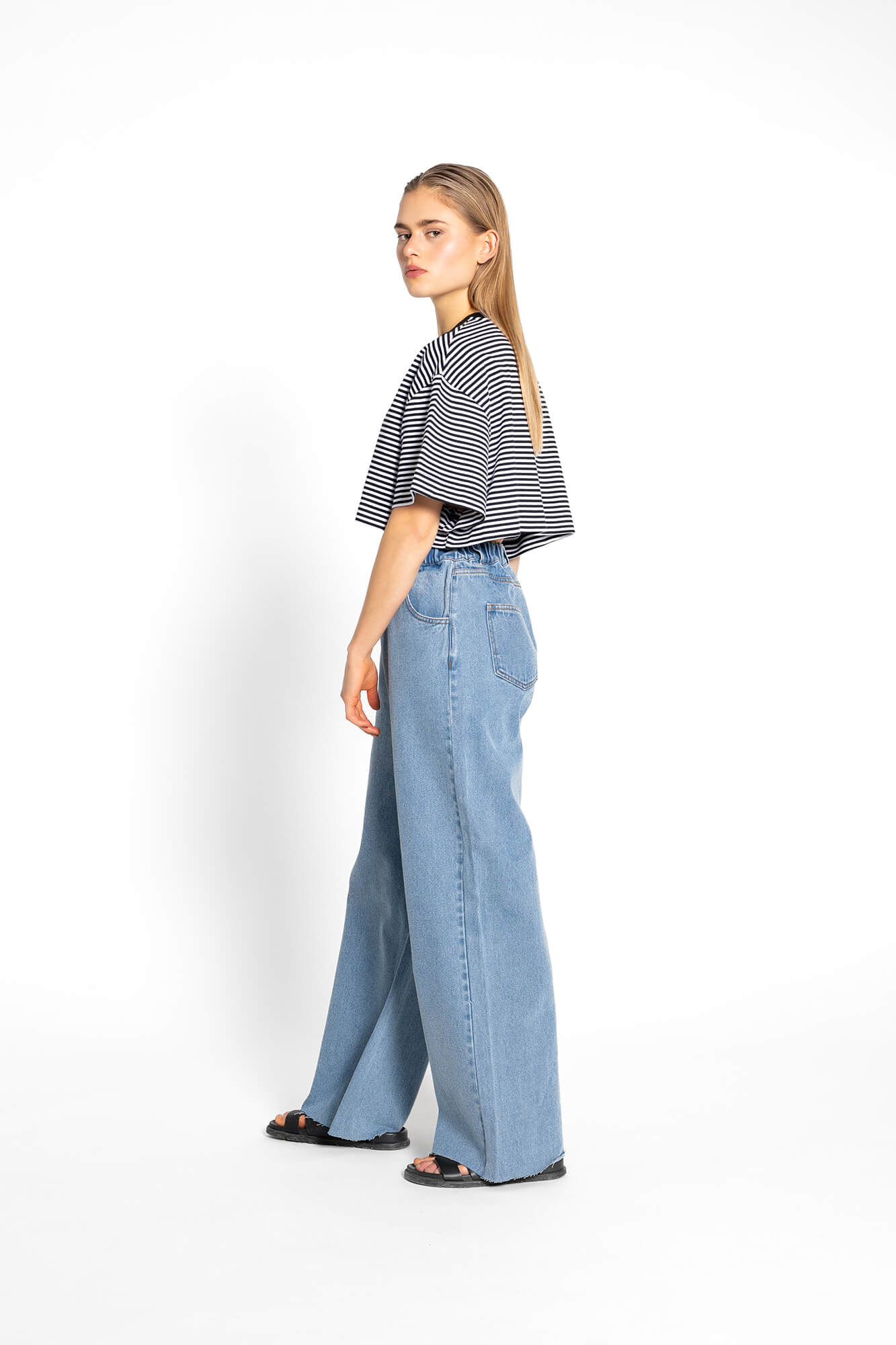 Cropped T-Shirt Sue in Schwarz-Weiß by VIVAL.STUDIO