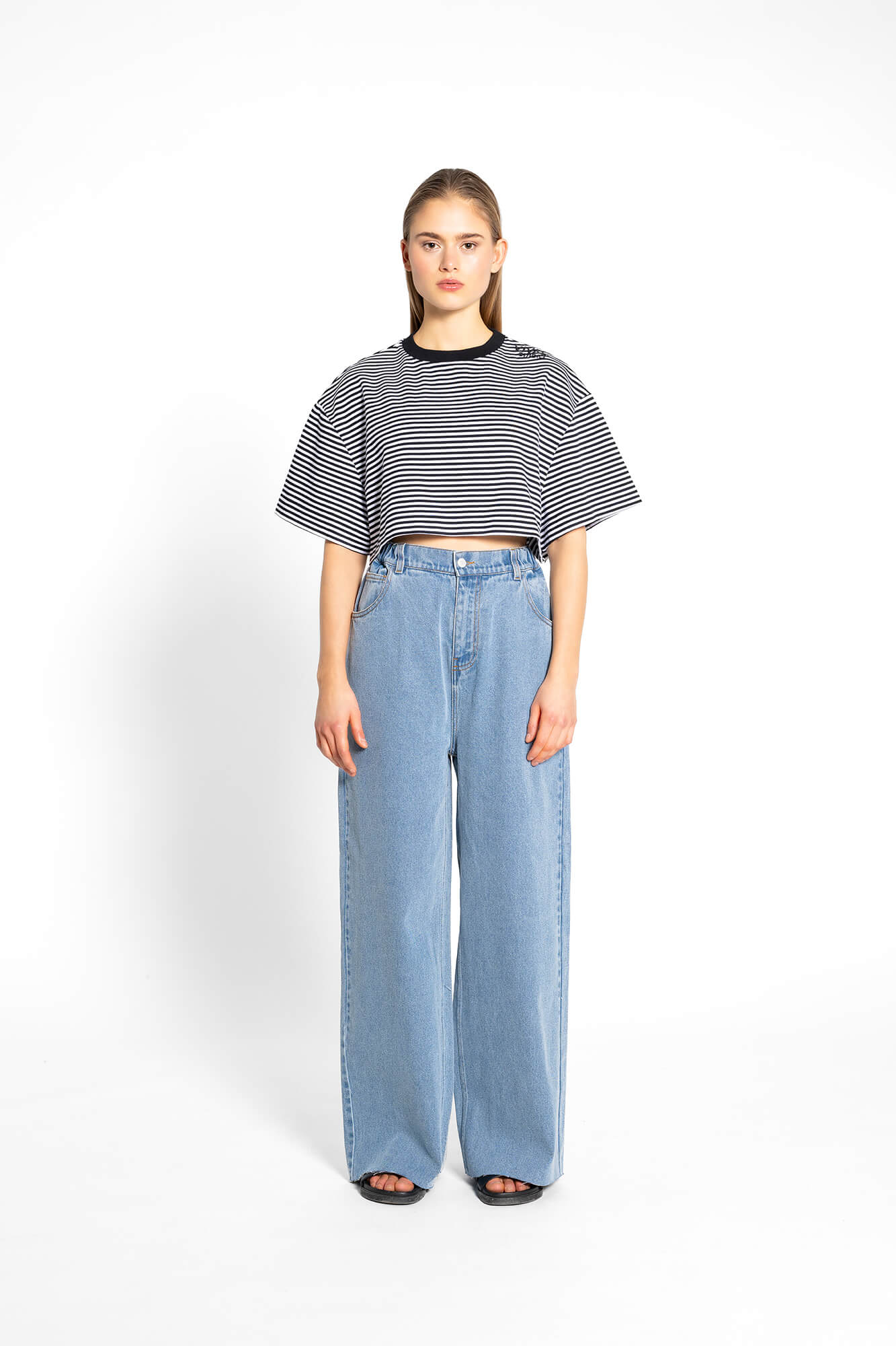 Cropped T-Shirt Sue in Schwarz-Weiß by VIVAL.STUDIO