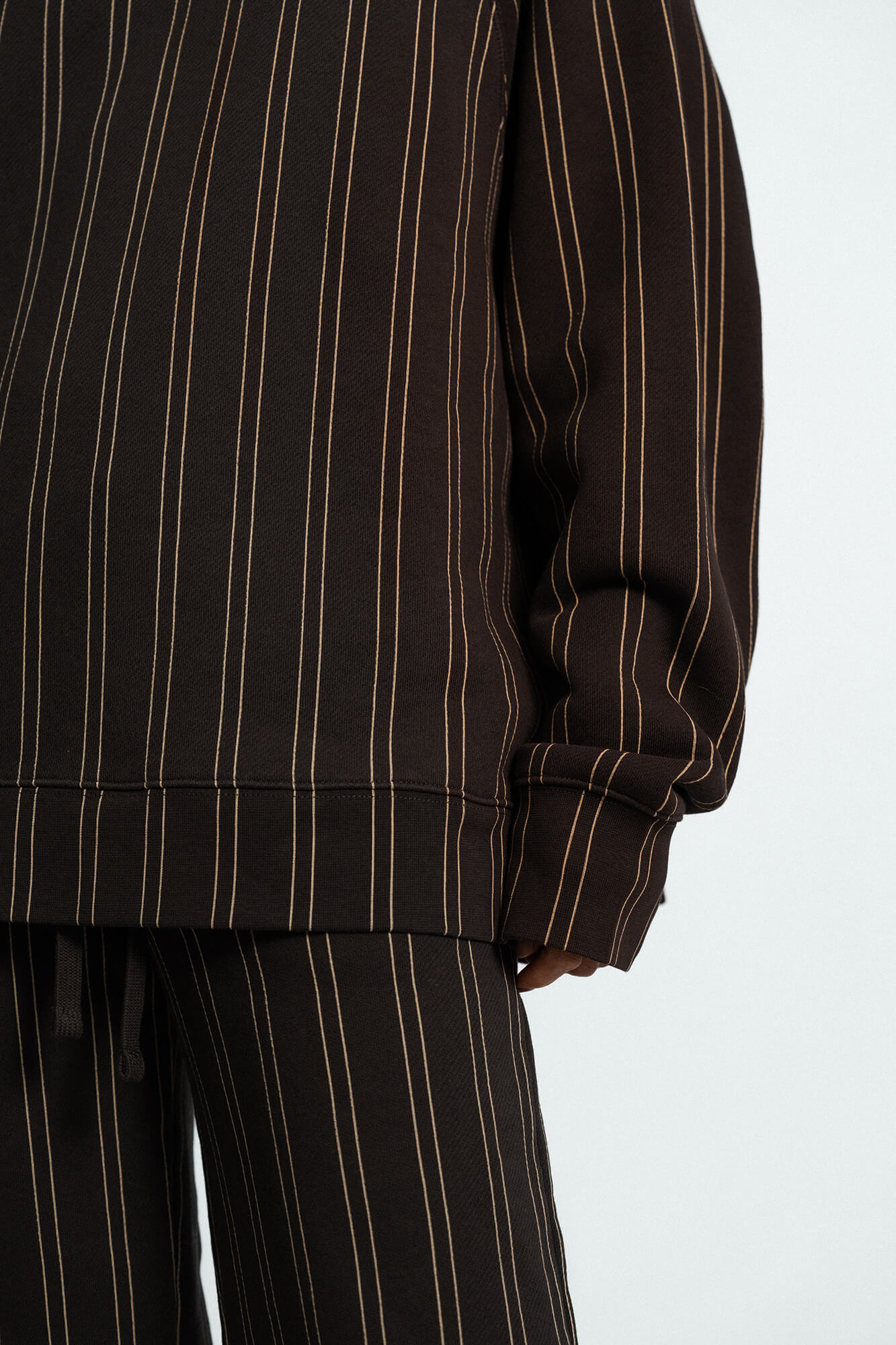 Sweatshirt Bowie in Braun Nadelstreifen detail by VIVAL.STUDIO