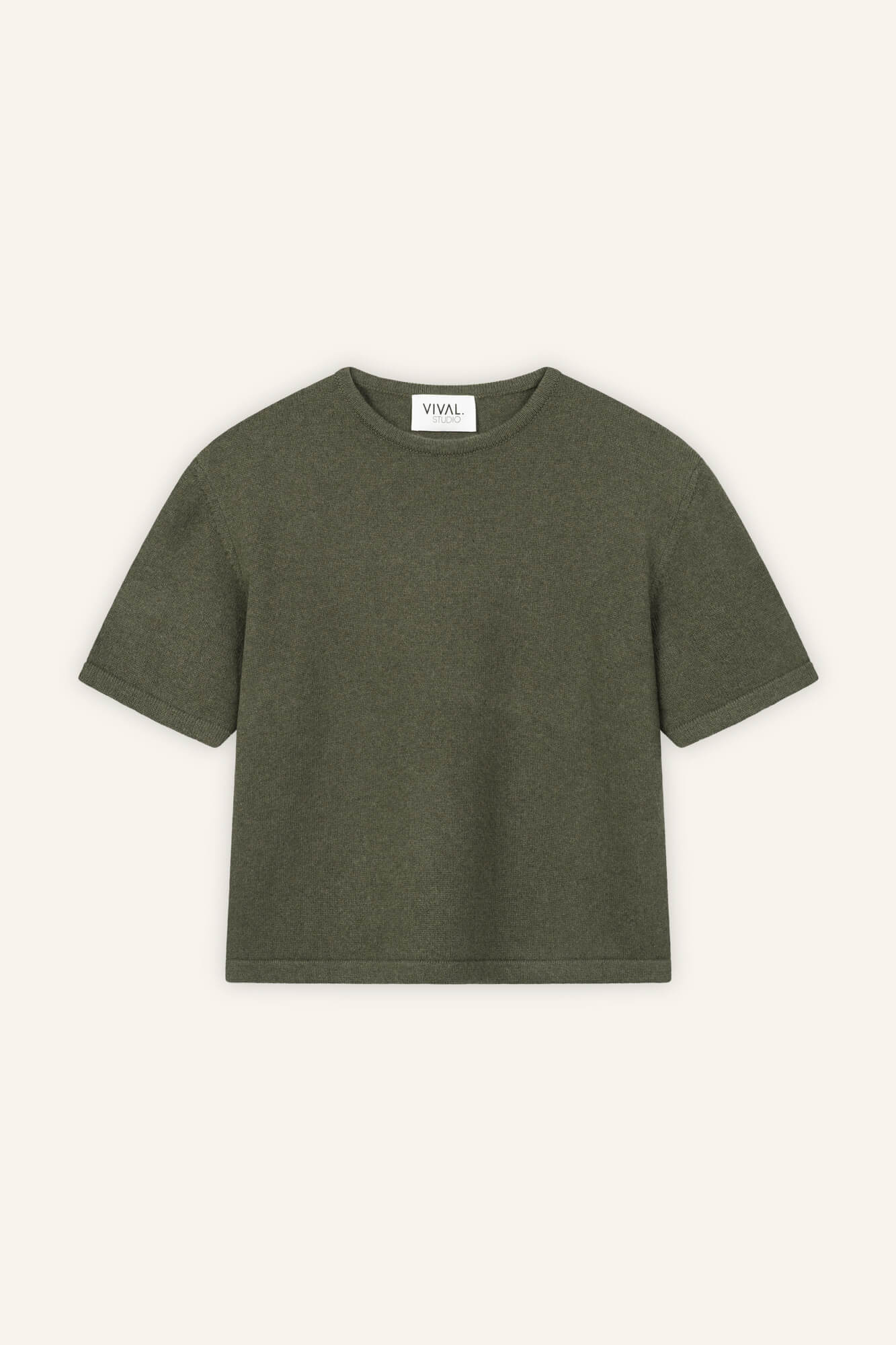 T-Shirt Lindsay in Oliv von vorne by VIVAL.STUDIO