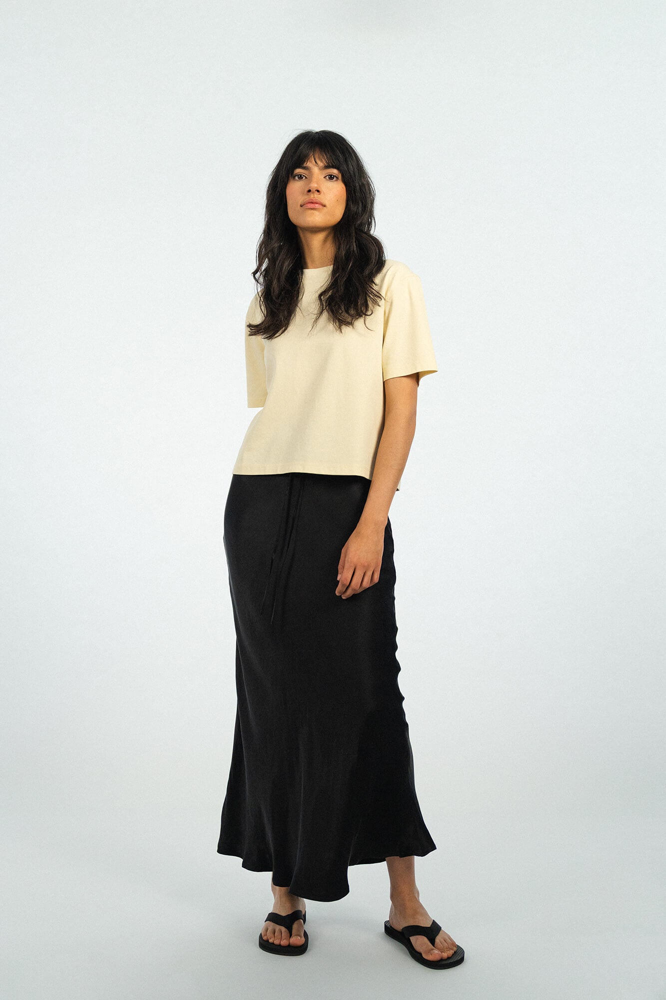 T-Shirt Lou in Butter von vorne by VIVAL.STUDIO