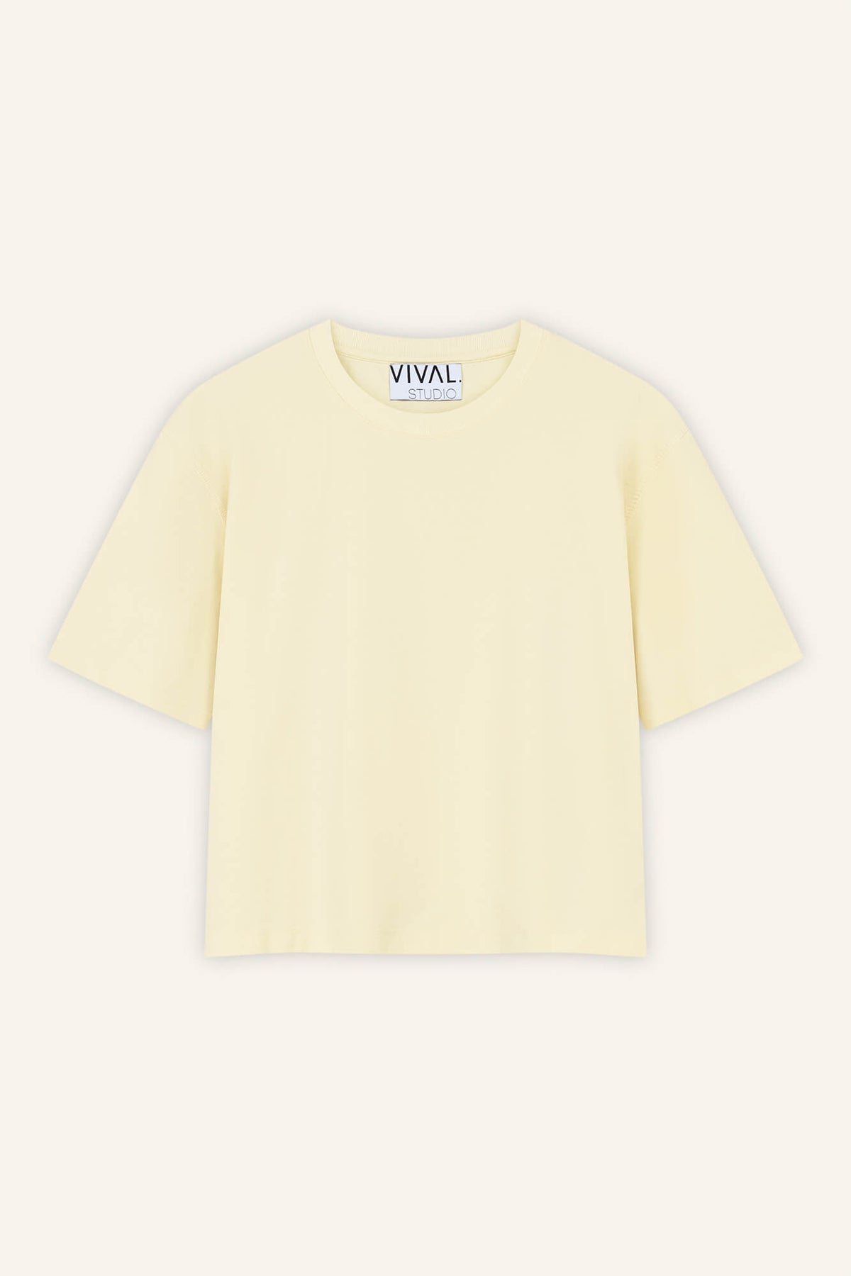 T-Shirt Lou in Butter von vorne by VIVAL.STUDIO