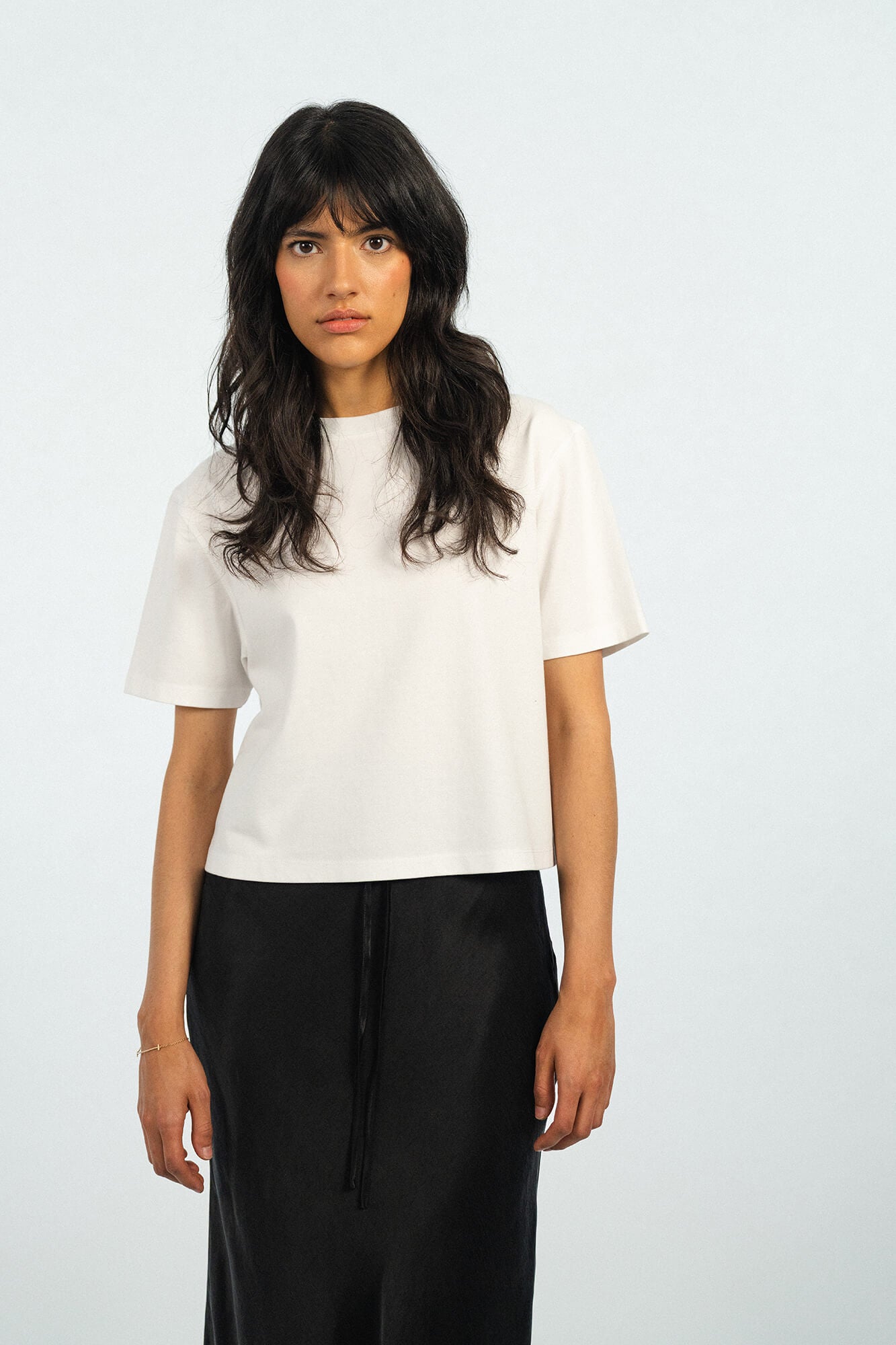 T-Shirt Lou in Weiß von vorne by VIVAL.STUDIO