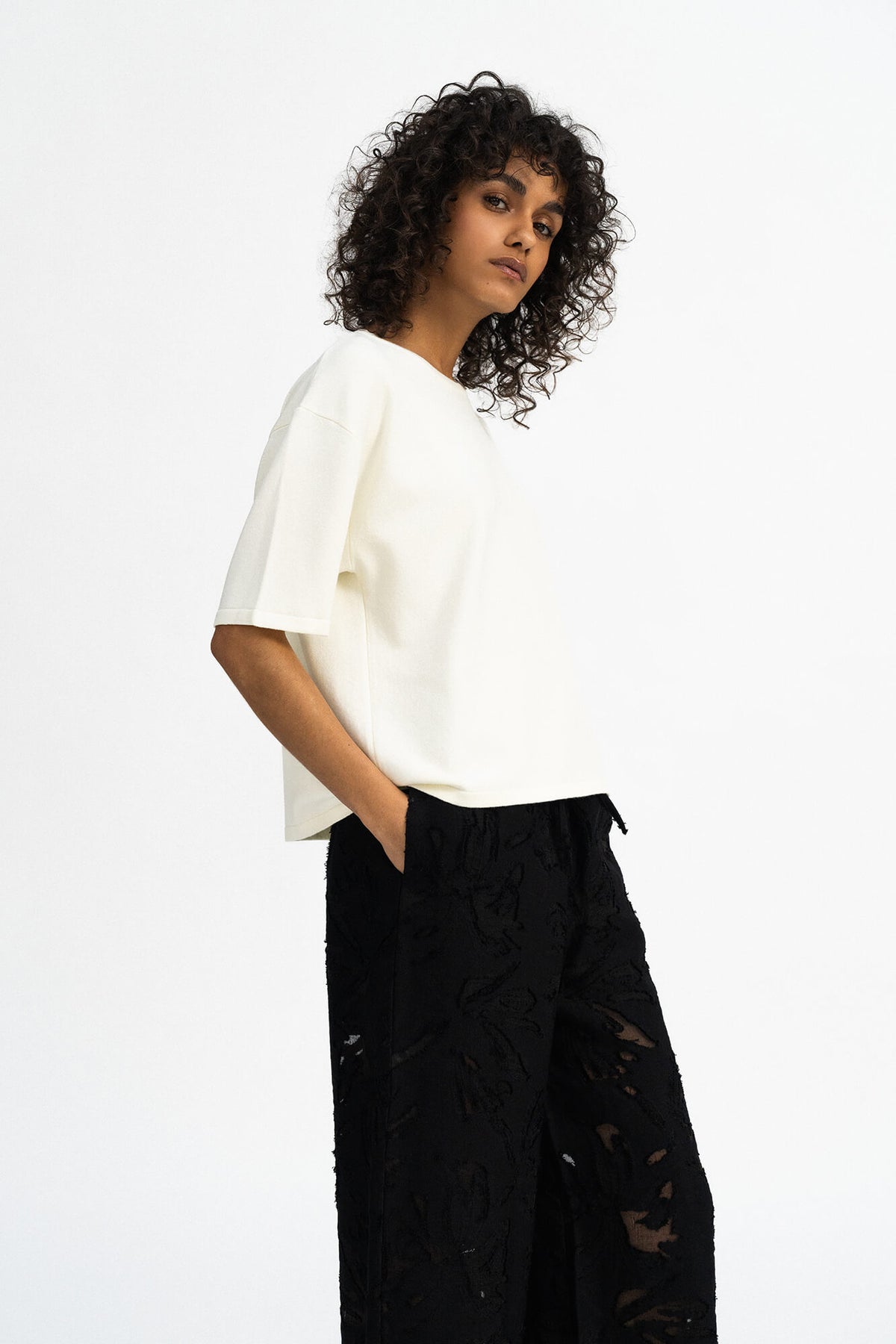 T-Shirt Rim in Offwhite von vorne by VIVAL.STUDIO