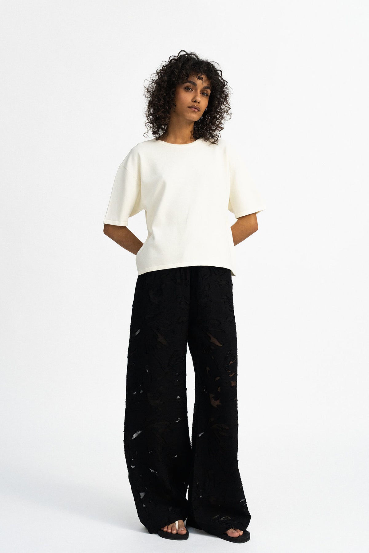 T-Shirt Rim in Offwhite von vorne by VIVAL.STUDIO