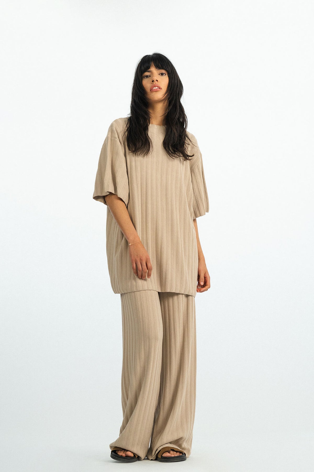 T-Shirt Romy in Oatmeal von vorne by VIVAL.STUDIO