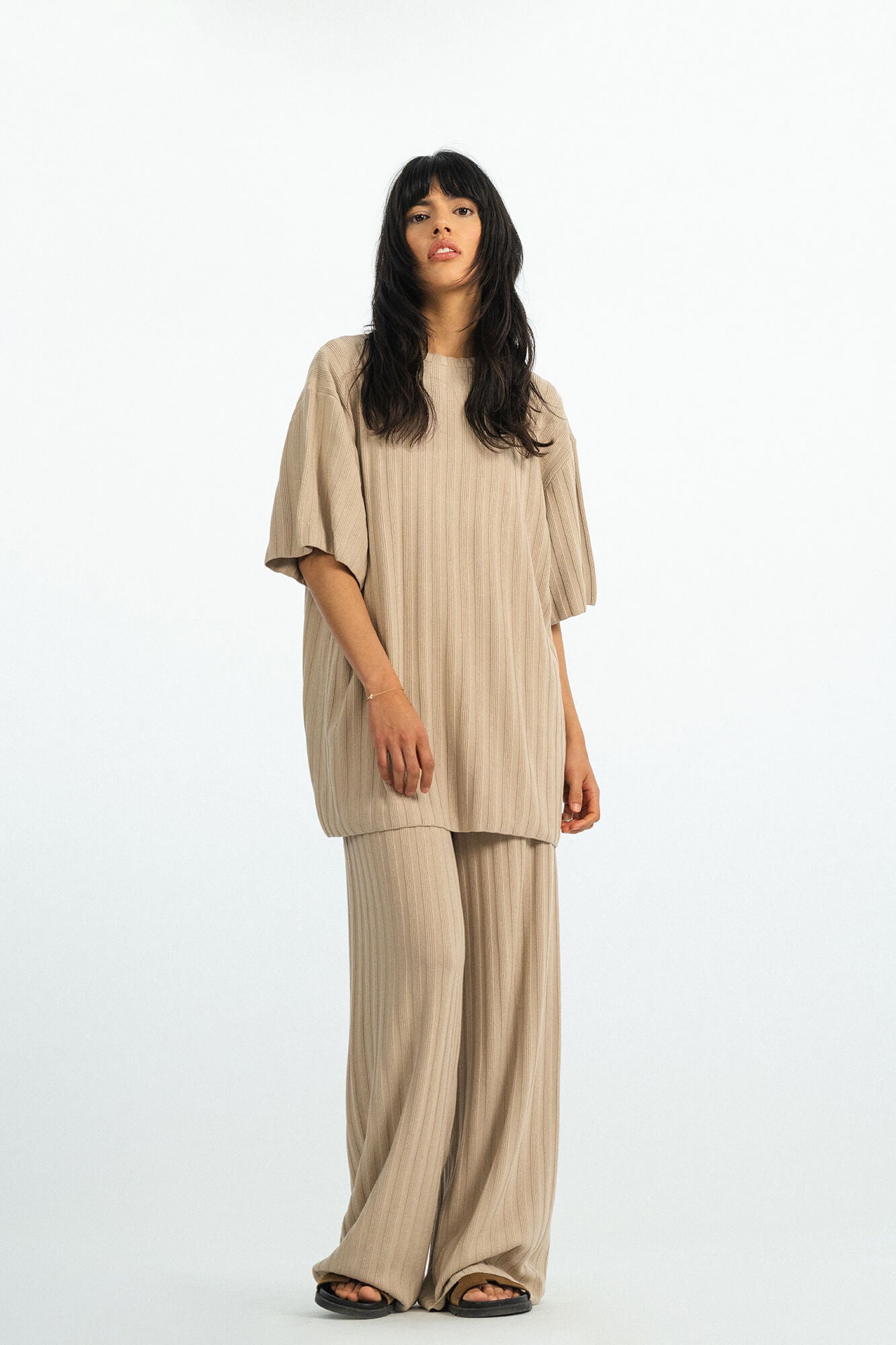 T-Shirt Romy in Oatmeal von vorne by VIVAL.STUDIO
