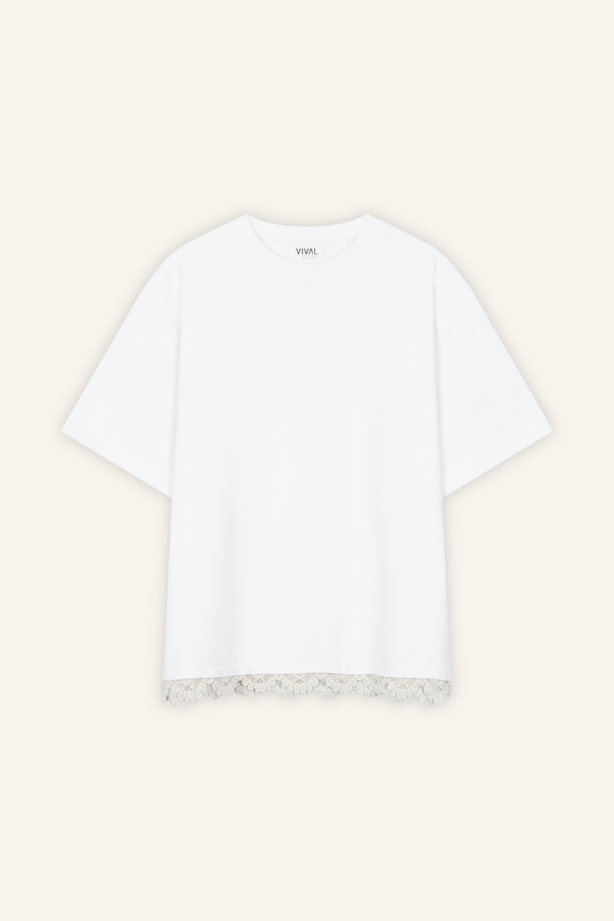 T-Shirt Sue in Weiß Crochet von vorne by VIVAL.STUDIO