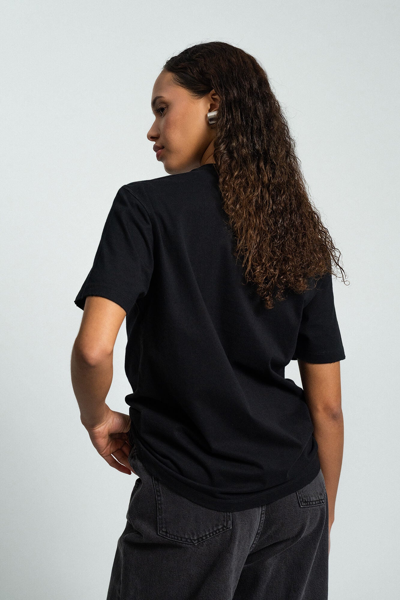 T-Shirt Zoey in Schwarz by VIVAL.STUDIO