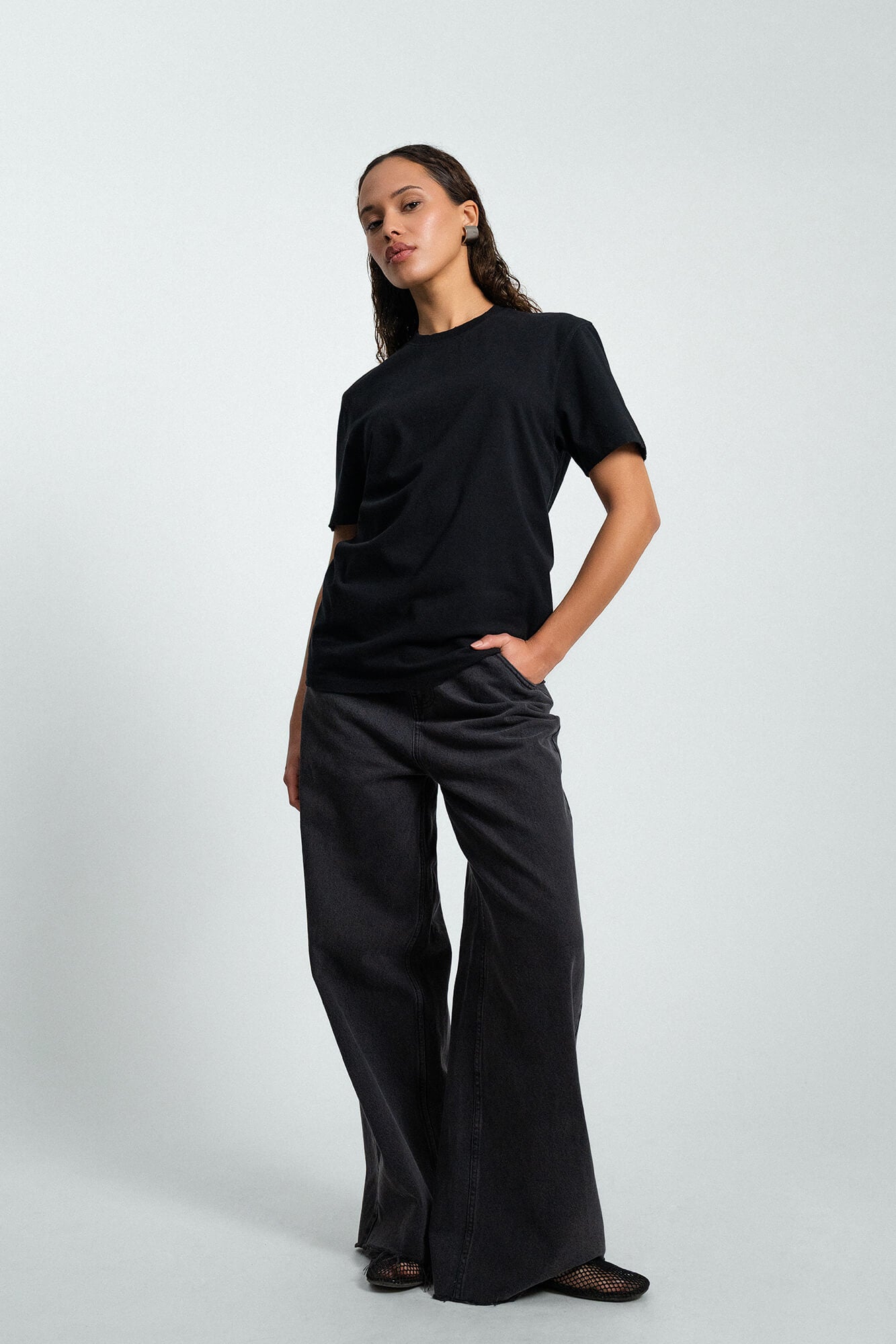 T-Shirt Zoey in Schwarz by VIVAL.STUDIO